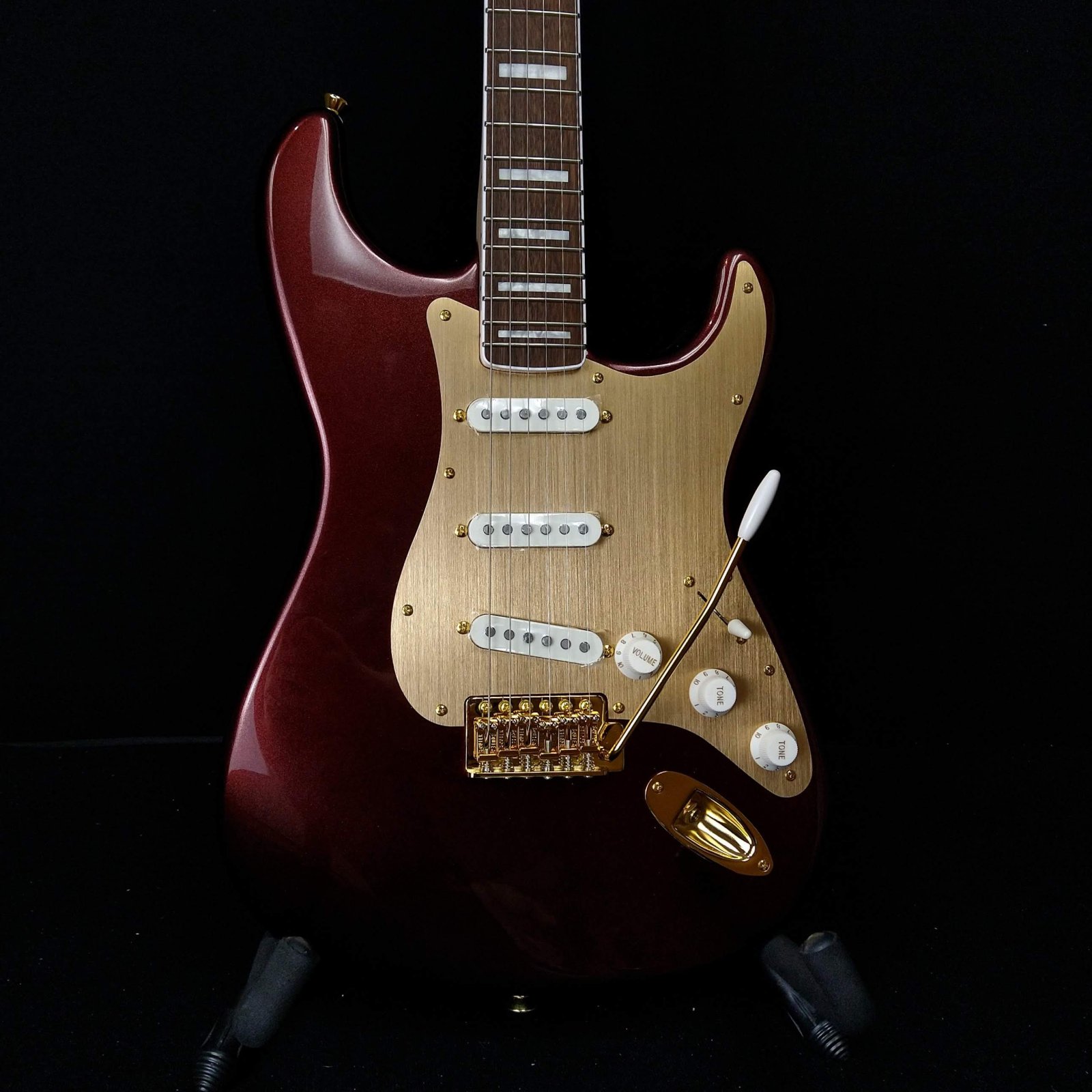Squier 40th Anniversary Strat Gold Edition Ruby Red Metallic 885978971848