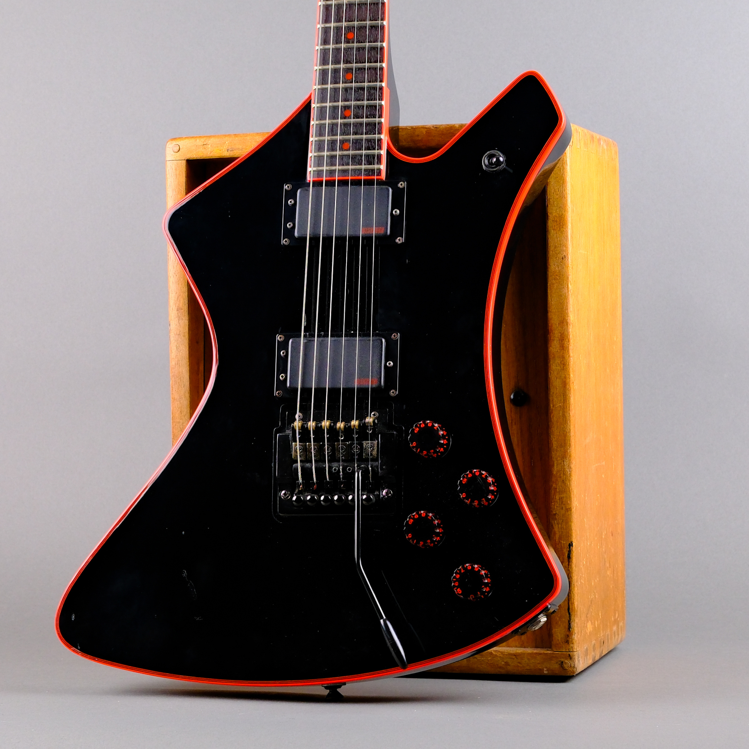 1985 Washburn A-20V Black