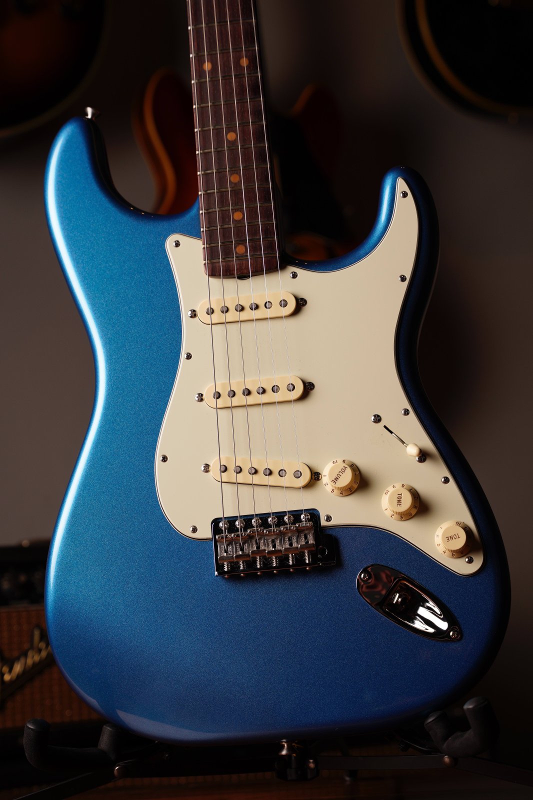ギター Fender Japan Stratocaster LakePlacidBlue s-l400.jpg