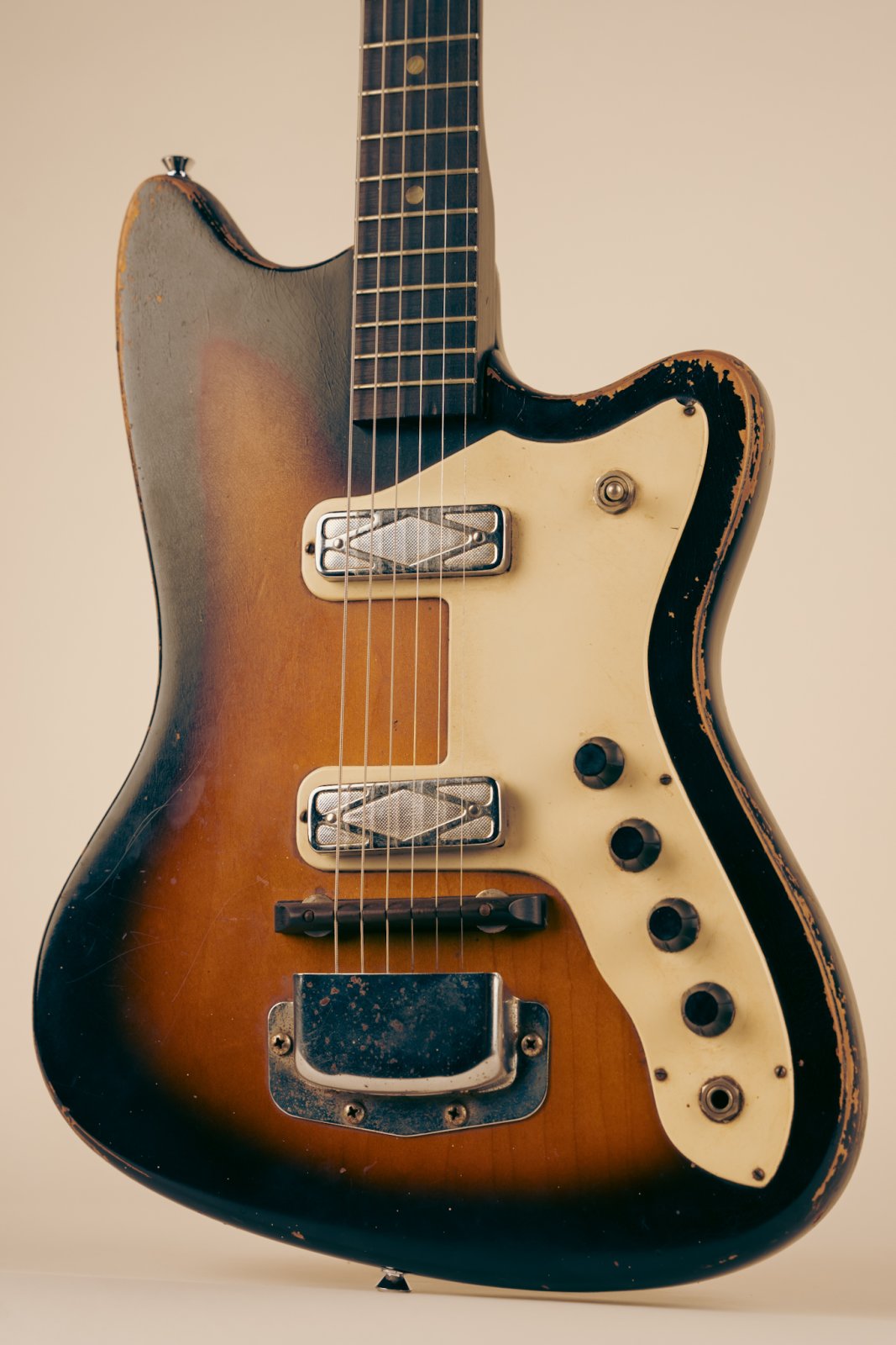 Vintage Silvertone Bobcat Electric Guitar Sunburst | Cream