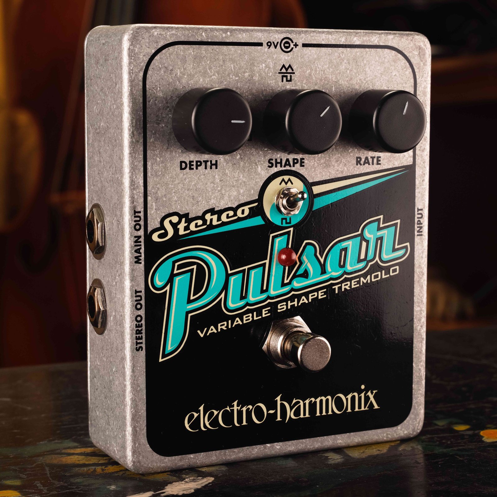 Electro-Harmonix Stereo Pulsar Variable Shape Analog Tremolo (new