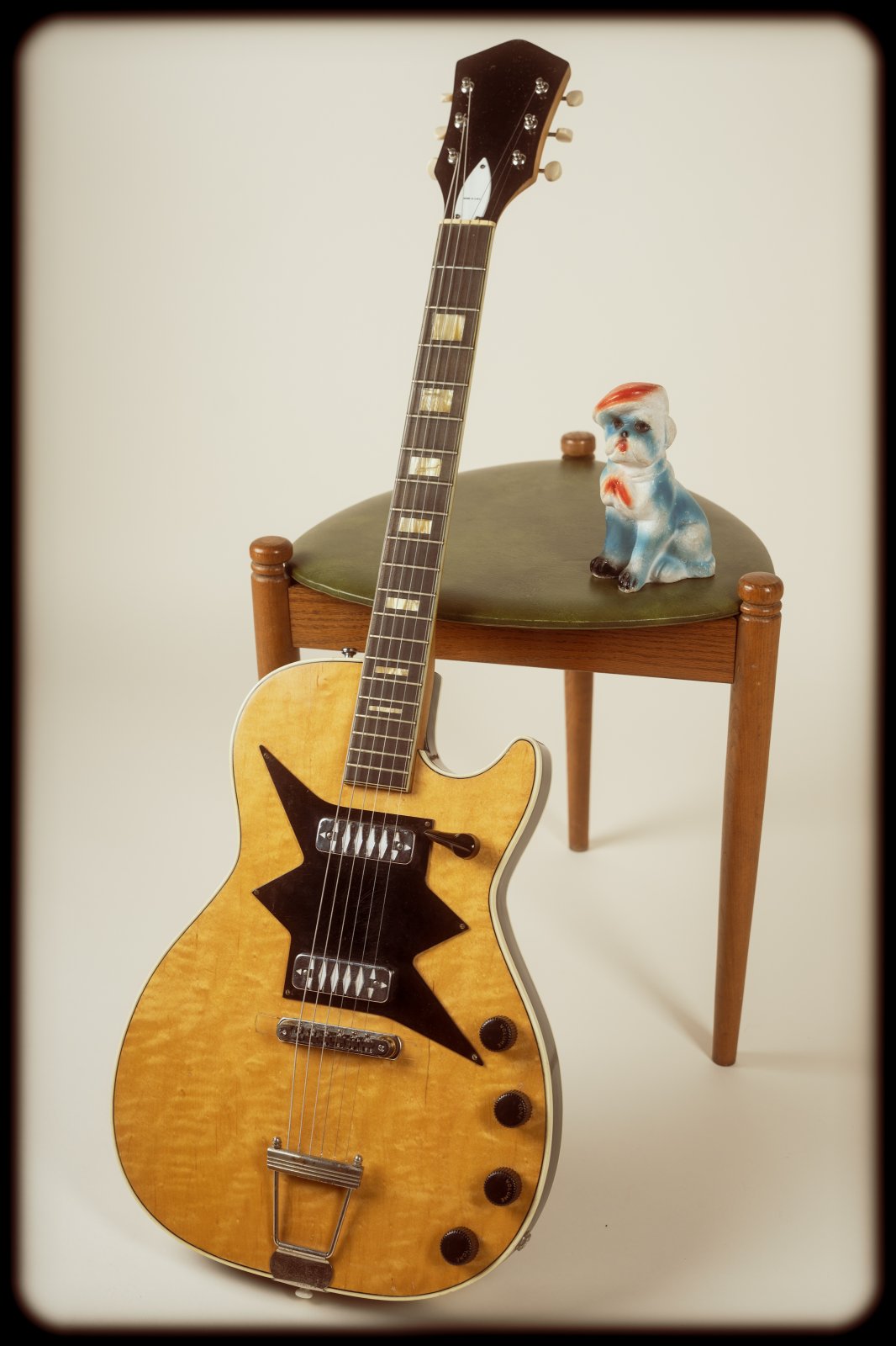 1960 Harmony Roy Smeck H-7208