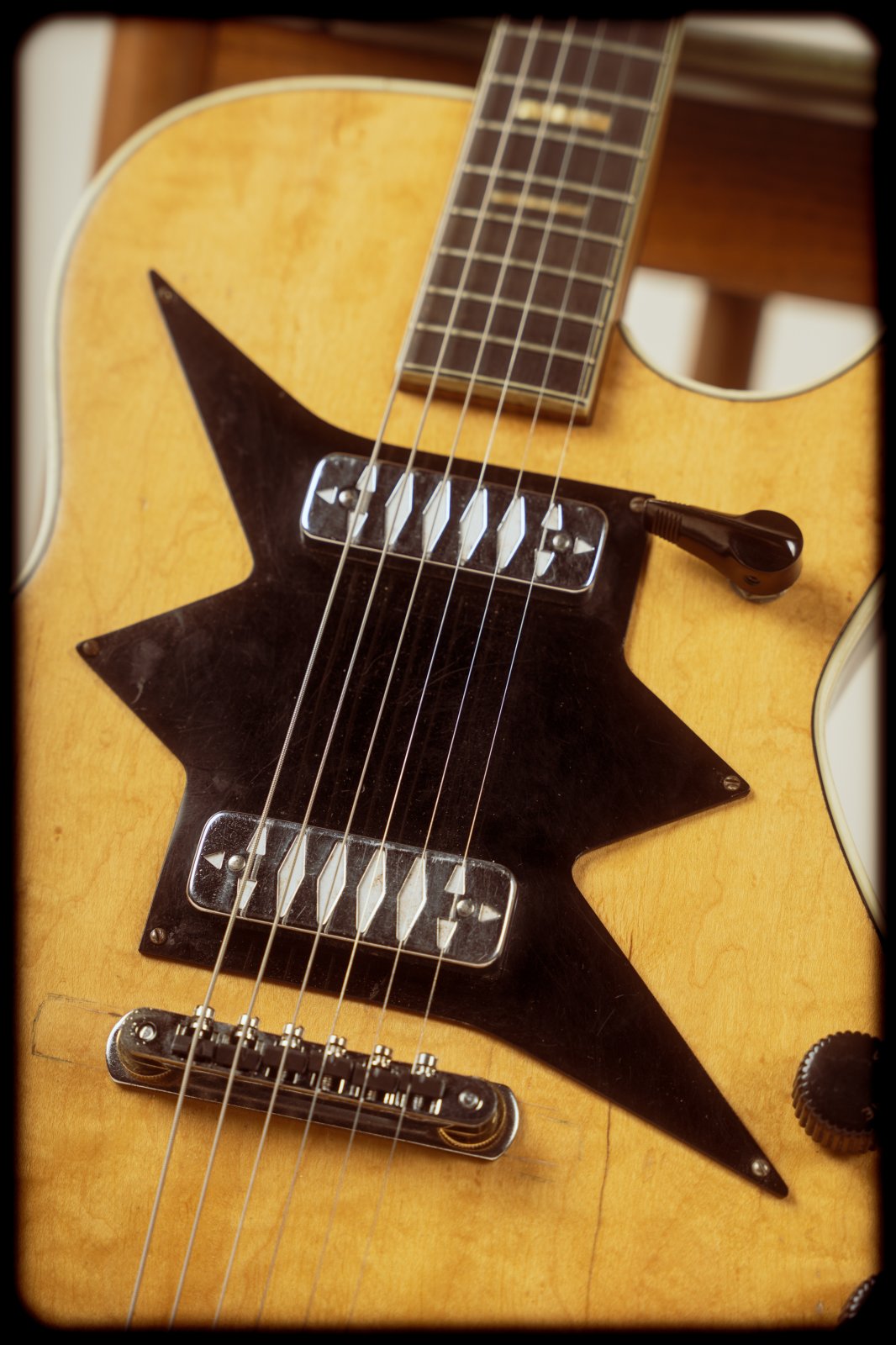 1960 Harmony Roy Smeck H-7208