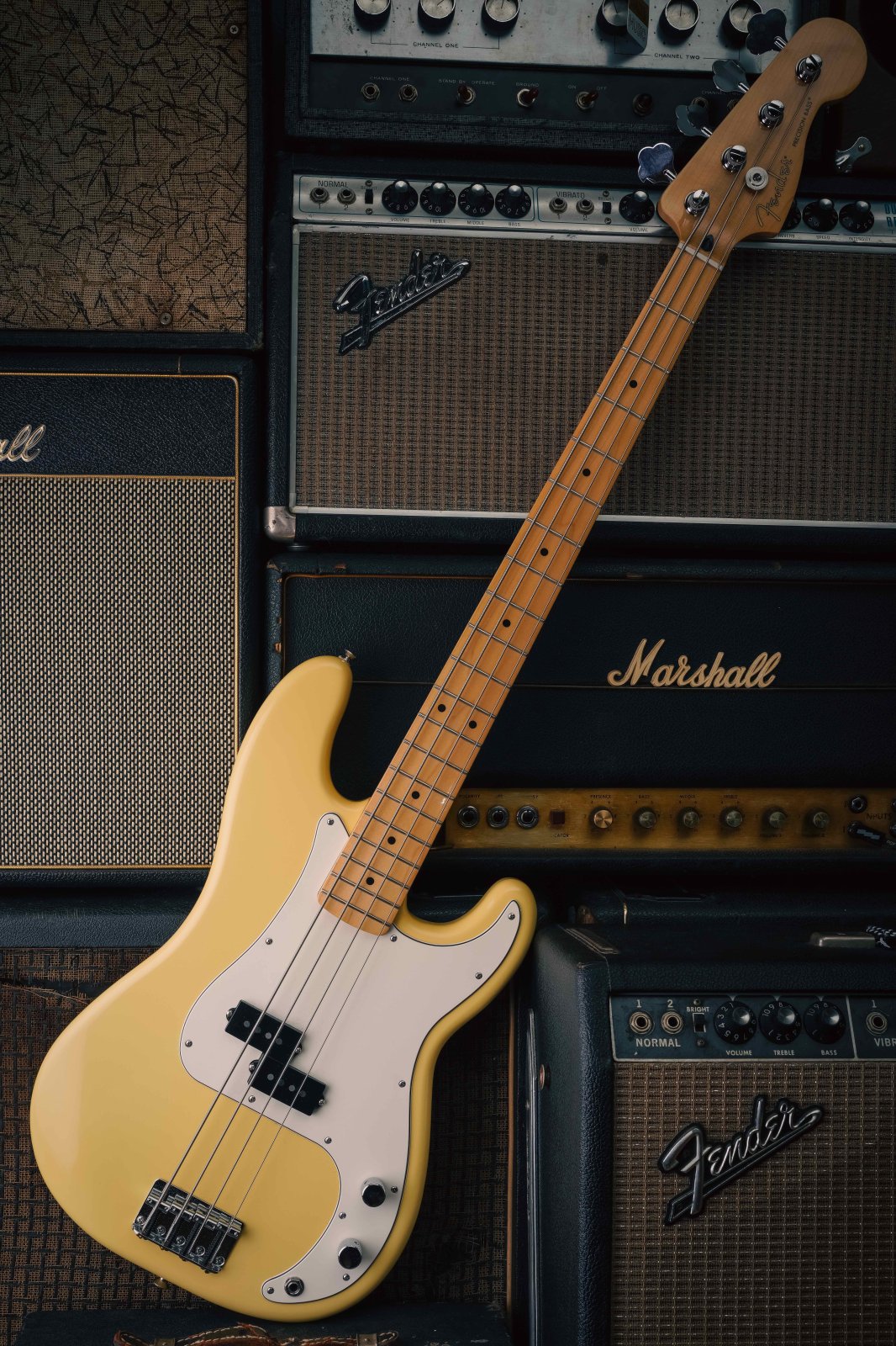 ベース Fender / Precision Bass Buttercream Fender Deluxe Active Precision Bass - Buttercream with Maple
