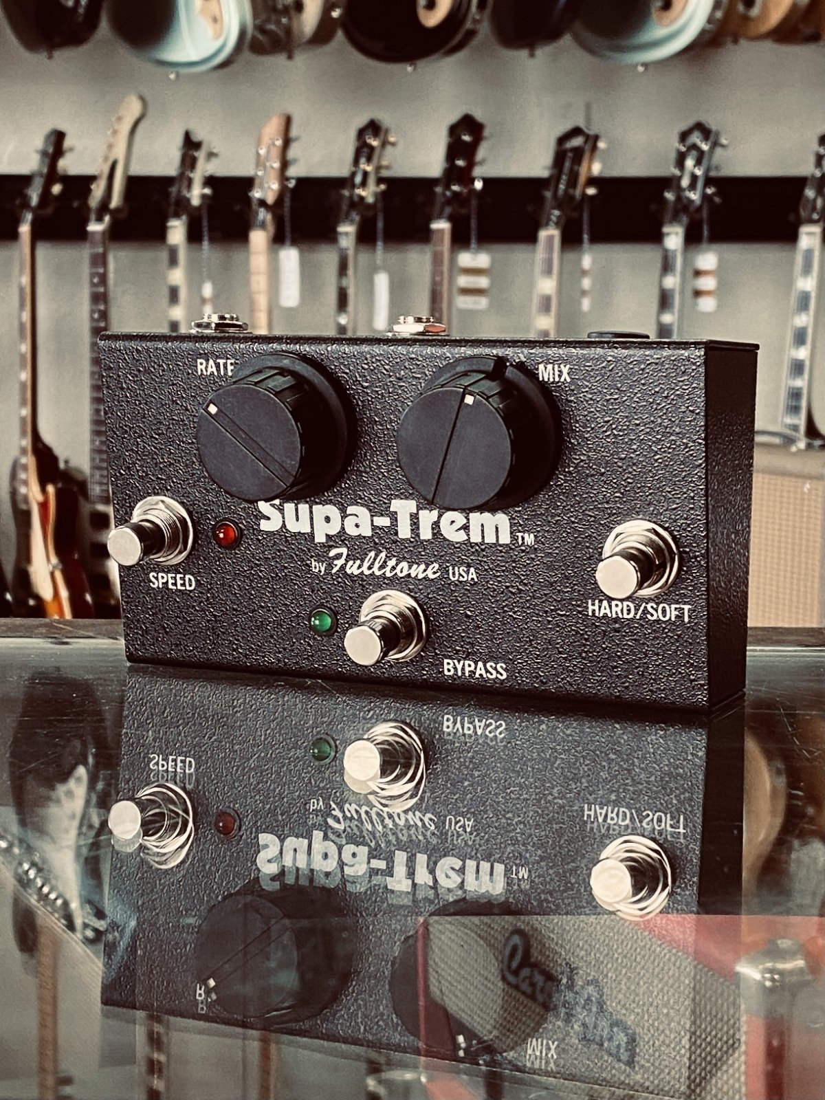 Fulltone Supa-Trem 中古 Fulltone Supa Trem Used Pedal: Shop at Black Bobbin for $135