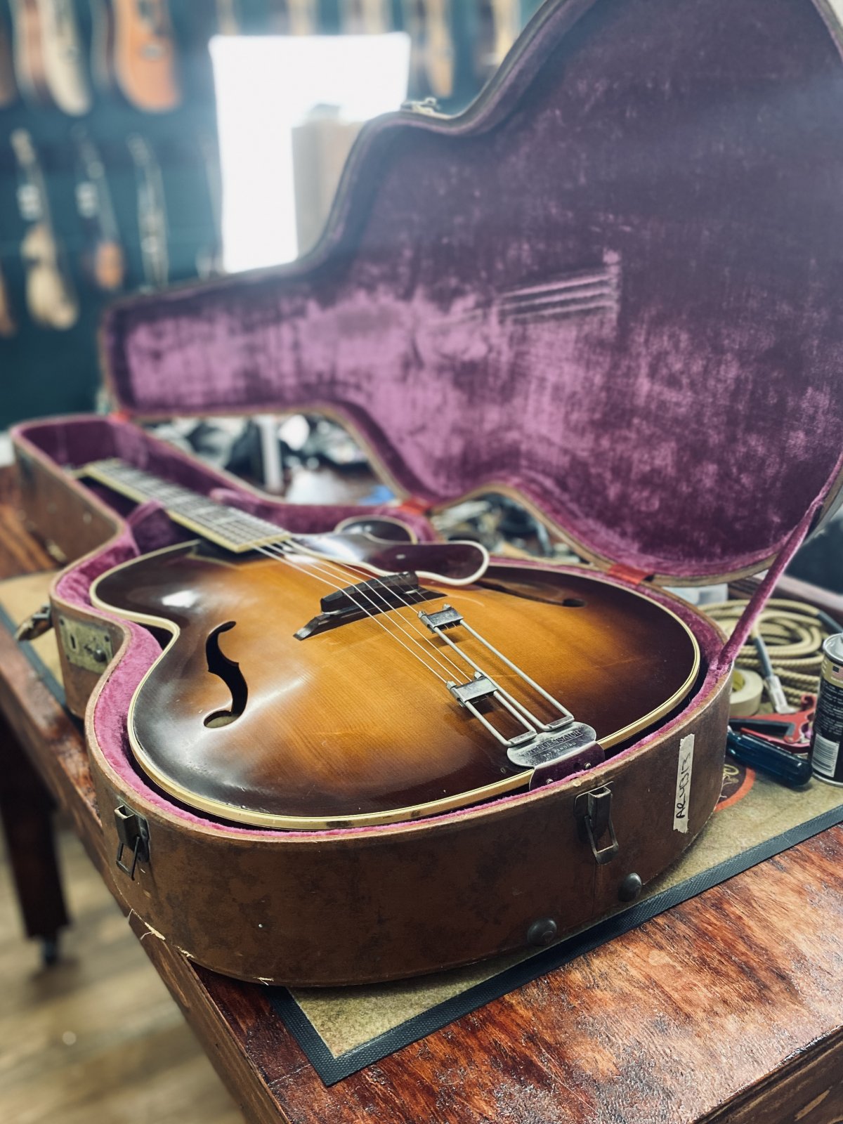 ギター 1953 Epiphone Triumph Regent 1953 Epiphone Triumph Regent - Black Book Guitars