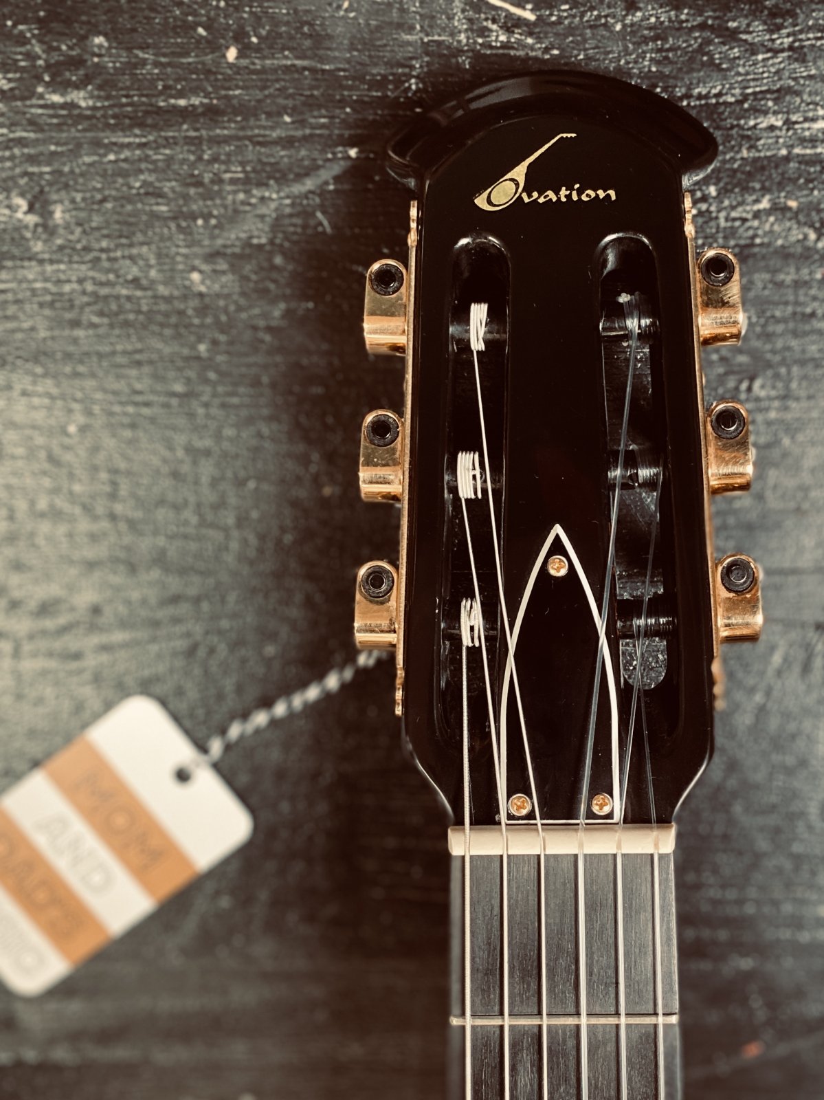 Ovation 1713 Classicギター ハードケース、弦2本付 Ovation 1713