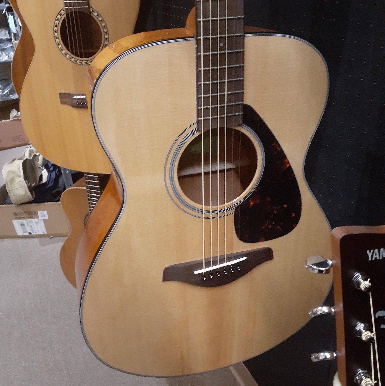 M【YAMAHA/ヤマハ】FS800 Yamaha FS800 Concert Acoustic Guitar - Solid Spruce, Natural