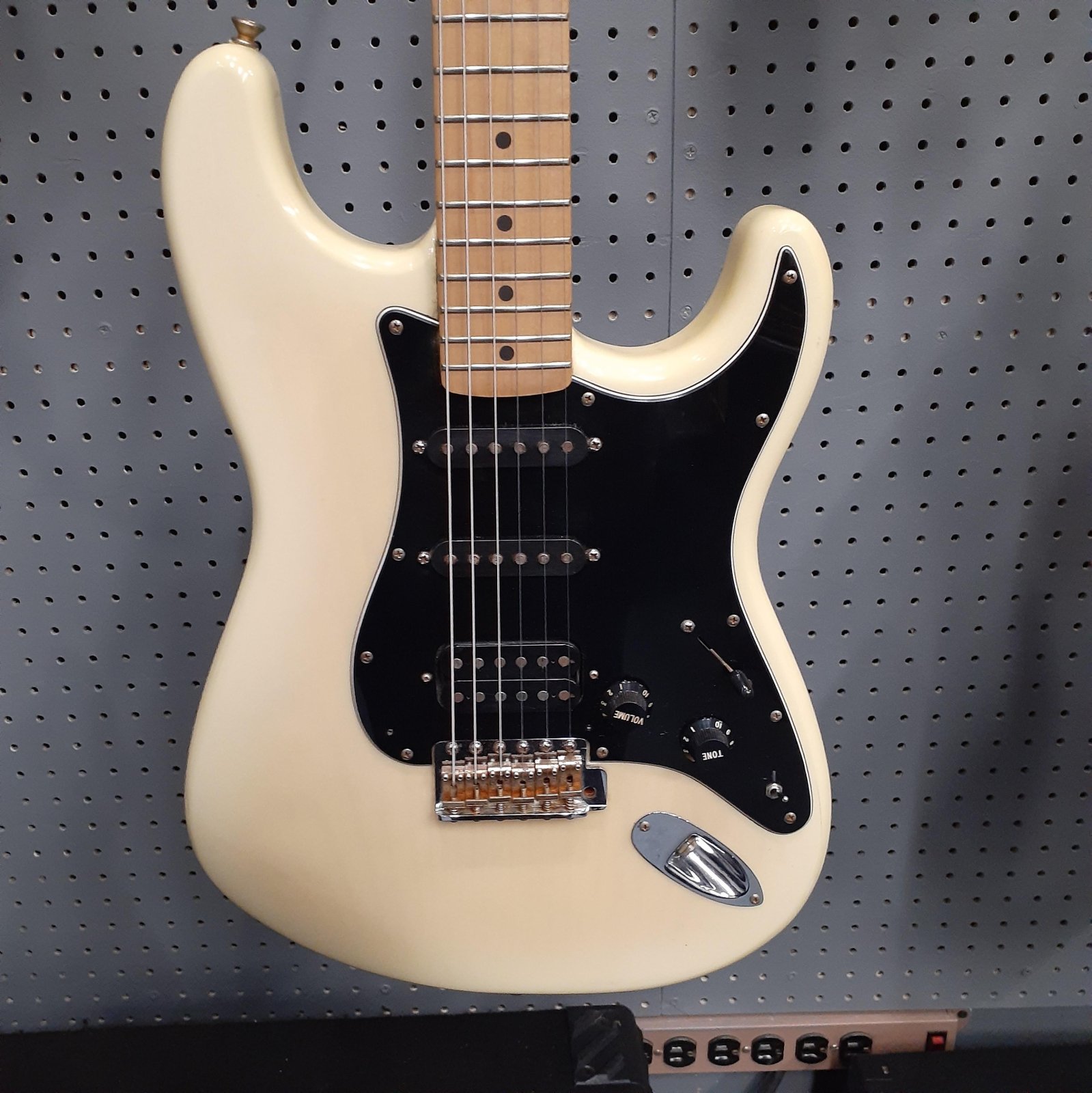 1995 Fender Stratocaster Special HSS White
