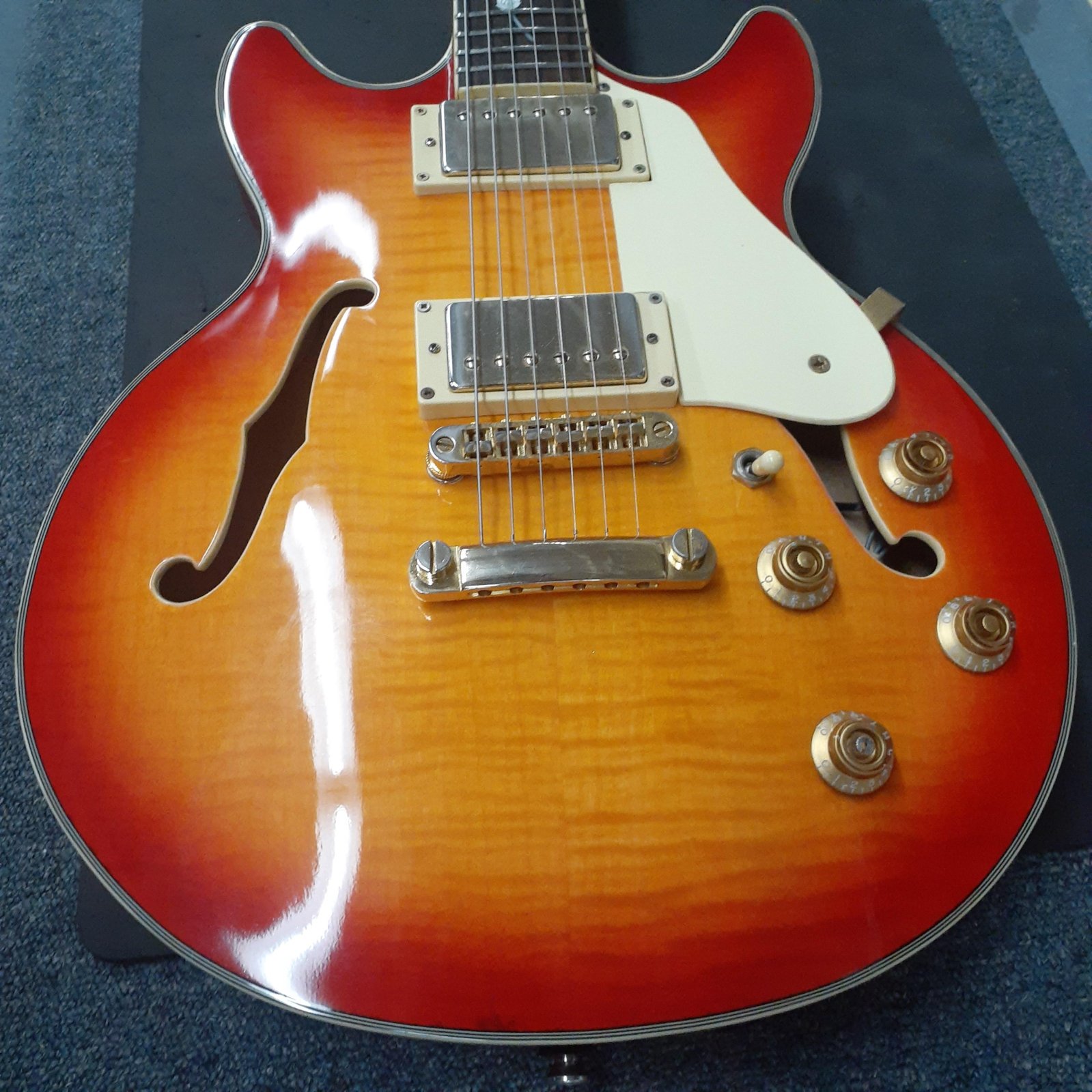 Jay Turser Semi Hollow Double Cutaway