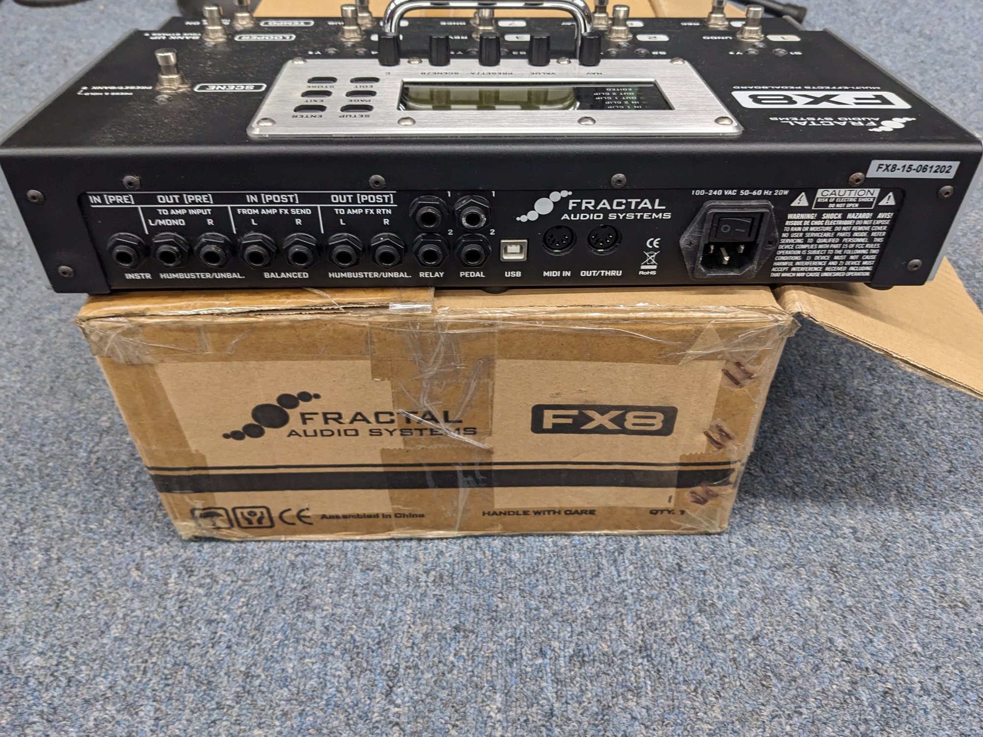 Fractal Audio FX8 Multi-Effects Pedalboard - USED