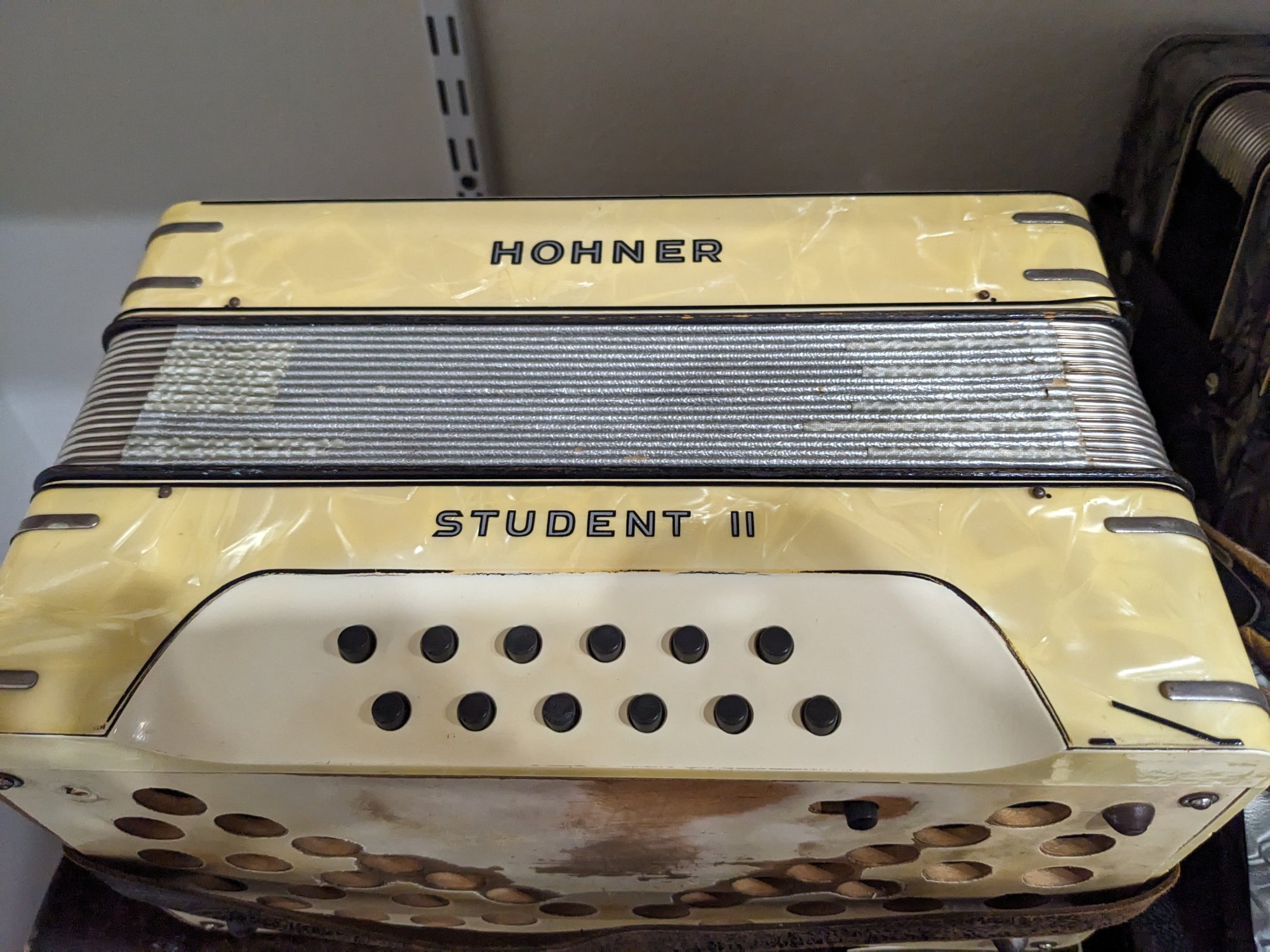 Hohner Student II 12 Bass Accordion w/case White Pearl - USED