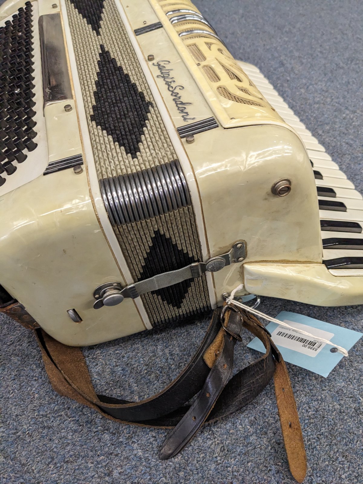 Galizi-Sordoni (Ivory) 120 Bass Accordion w/o case - USED