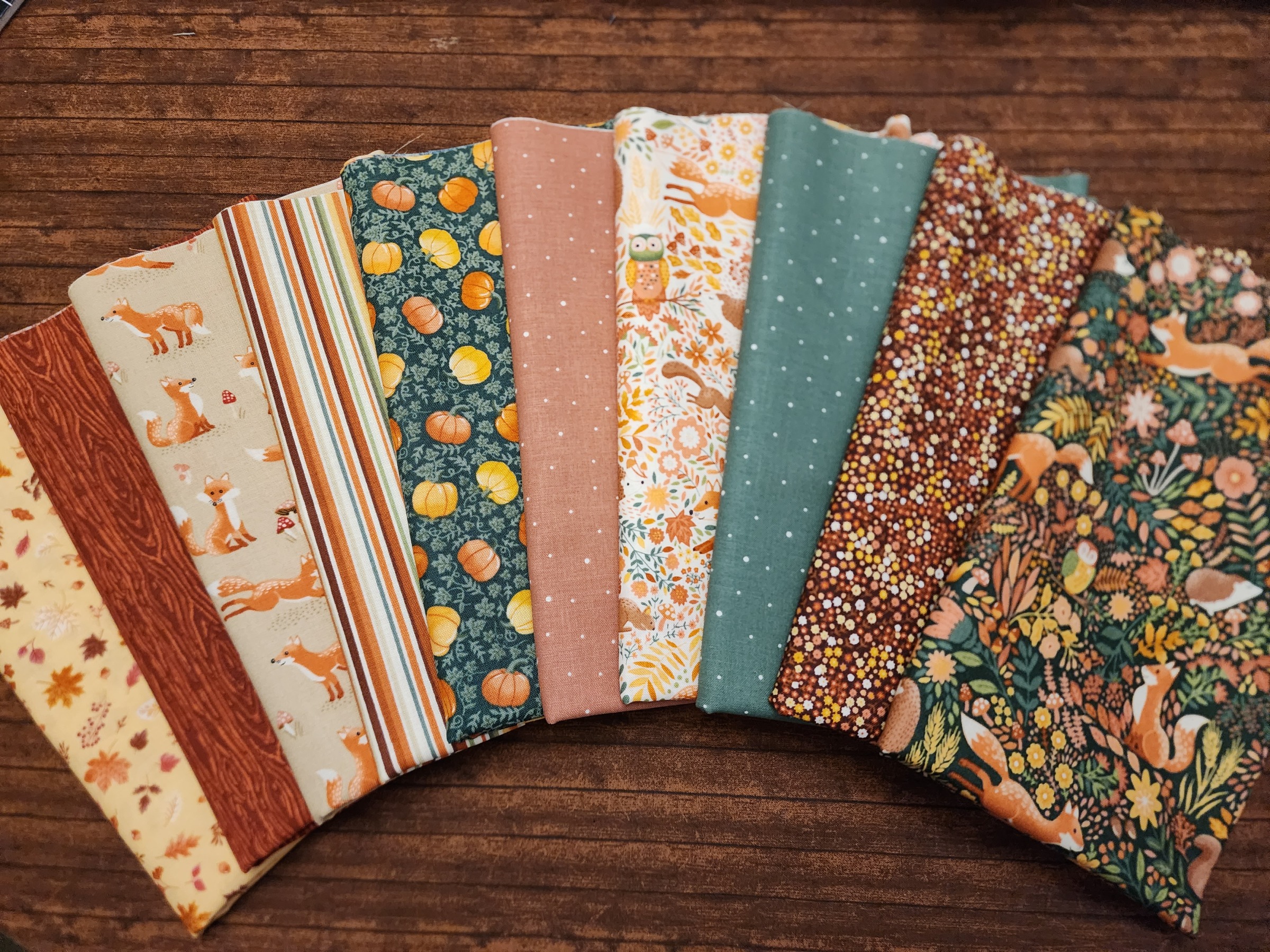 Hello, Autumn by Makower UK - 10 piece half yard bundle pack - Autumn, Fall 