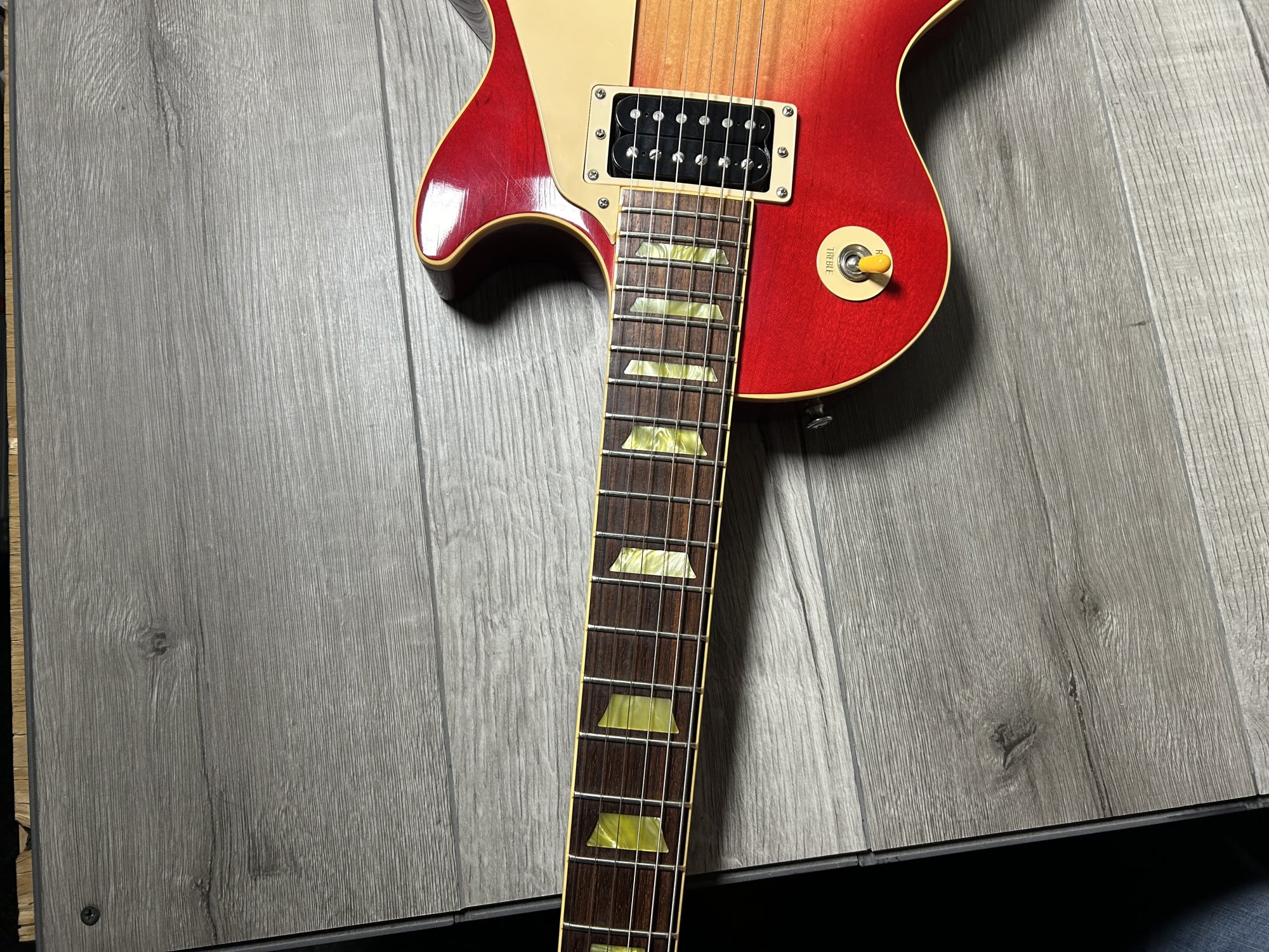 2006年製【Epiphone⑩|Les Paul CLASSIC】Cherry Epiphone Les Paul Classic - Sight & Sound Fort Frances