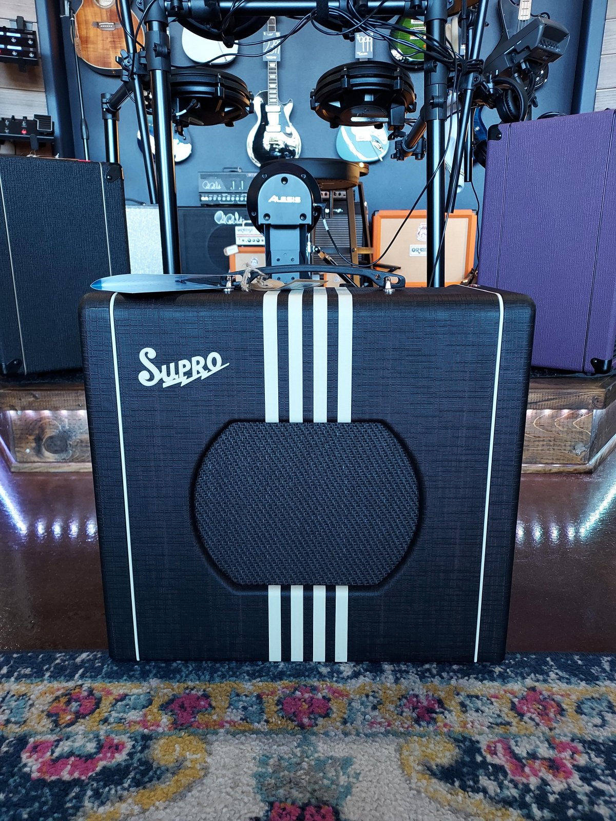 Supro Delta King 10 Electric Combo Amp Black