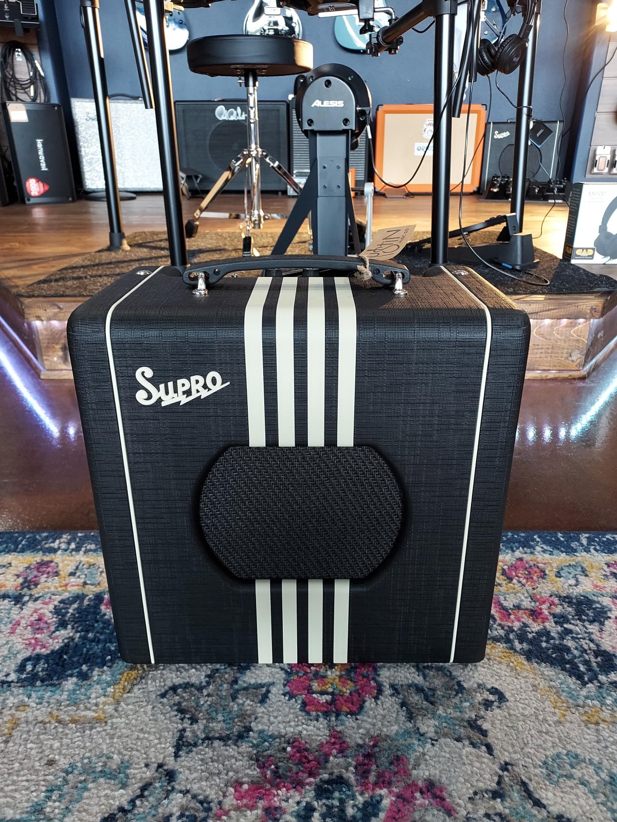 Supro Delta King 8 Electric Combo Amp Black
