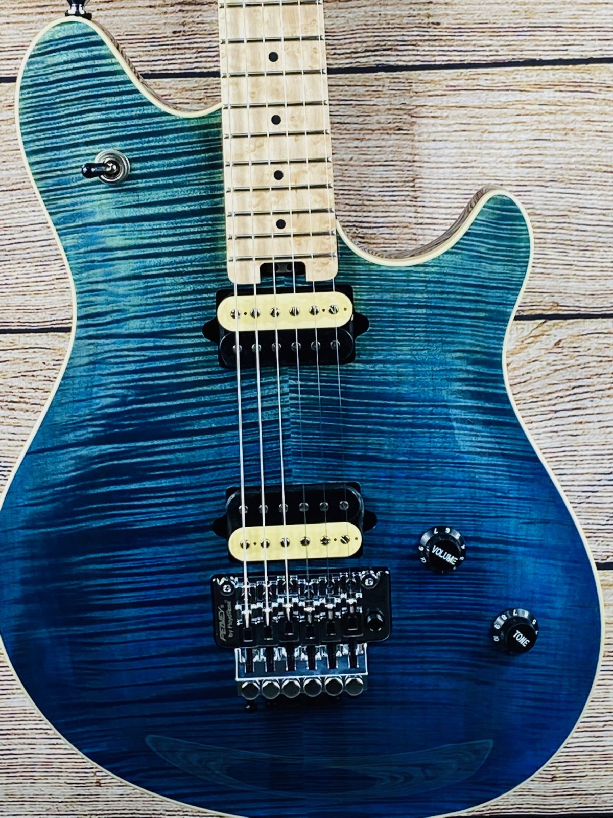 Peavey HP2 Electric Guitar BirdsEye Maple Fretboard with Case, deep ocean blue