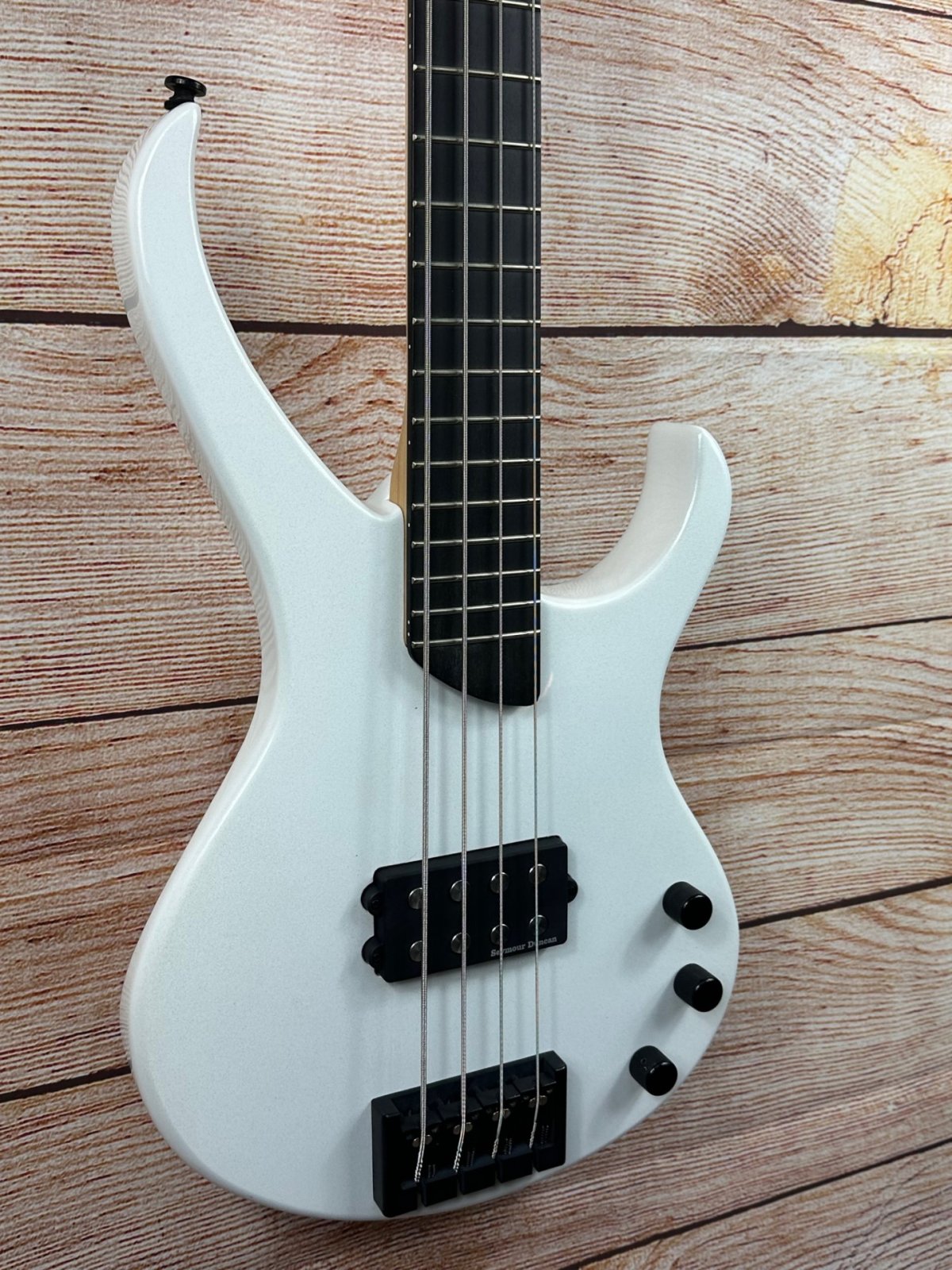 Kramer Disciple D-1 Bass - White - 1