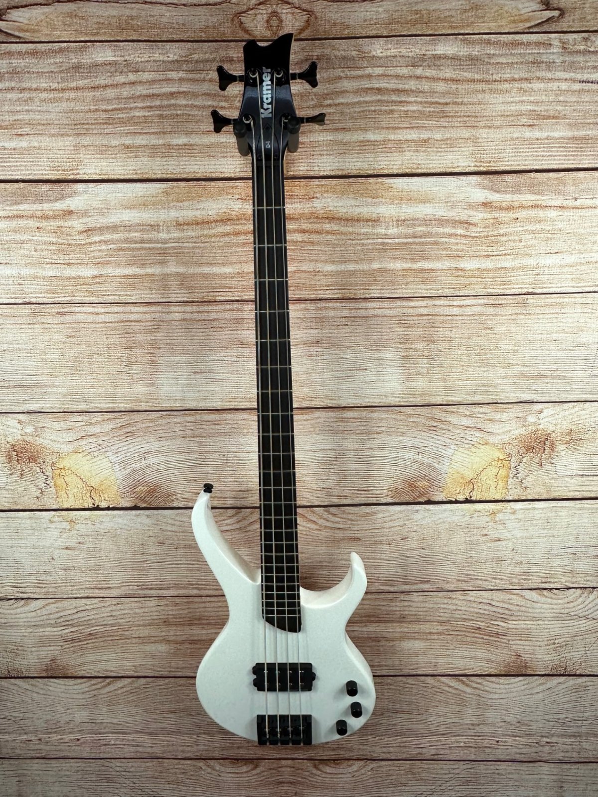 Kramer Disciple D-1 Bass - White - 1