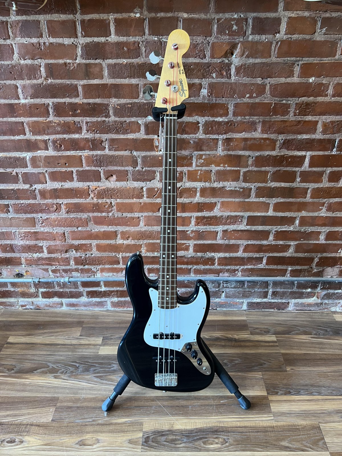 Squier 1980's Jazz Bass with gig bag