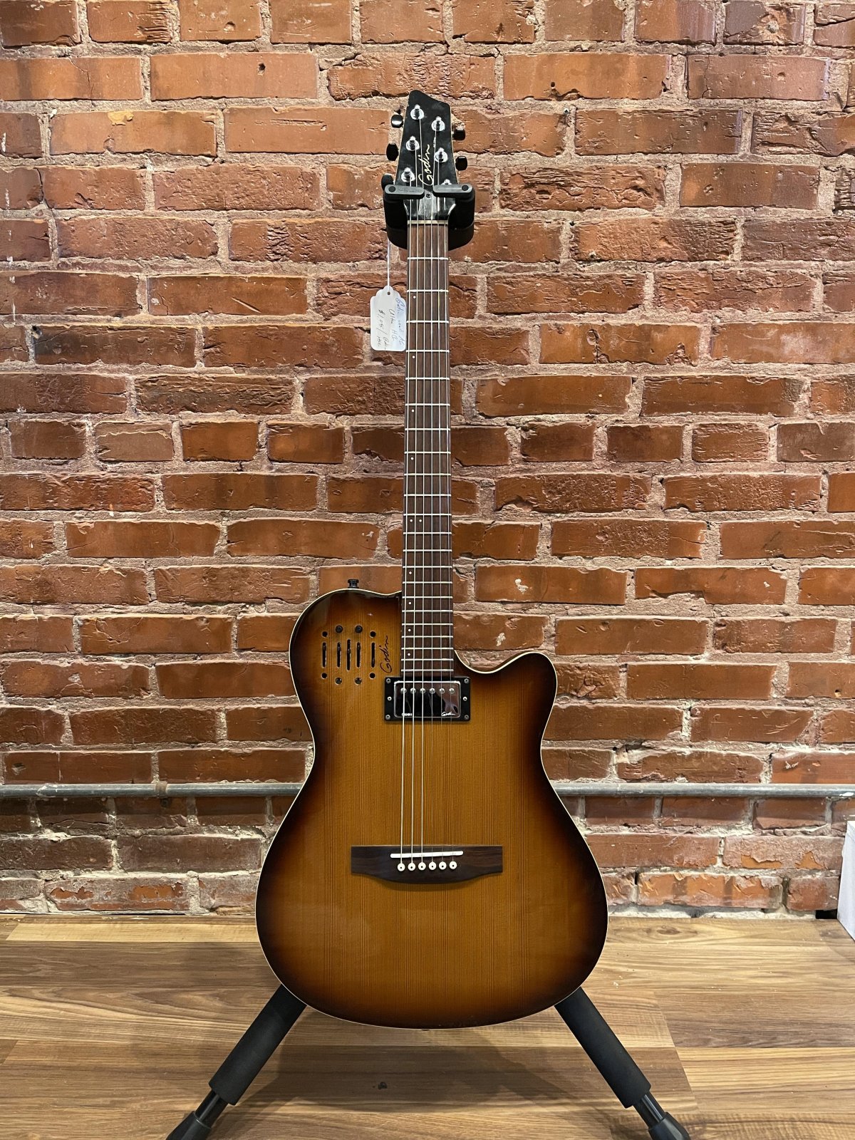 Godin AG Ultra HG Cognac Burst with hard case