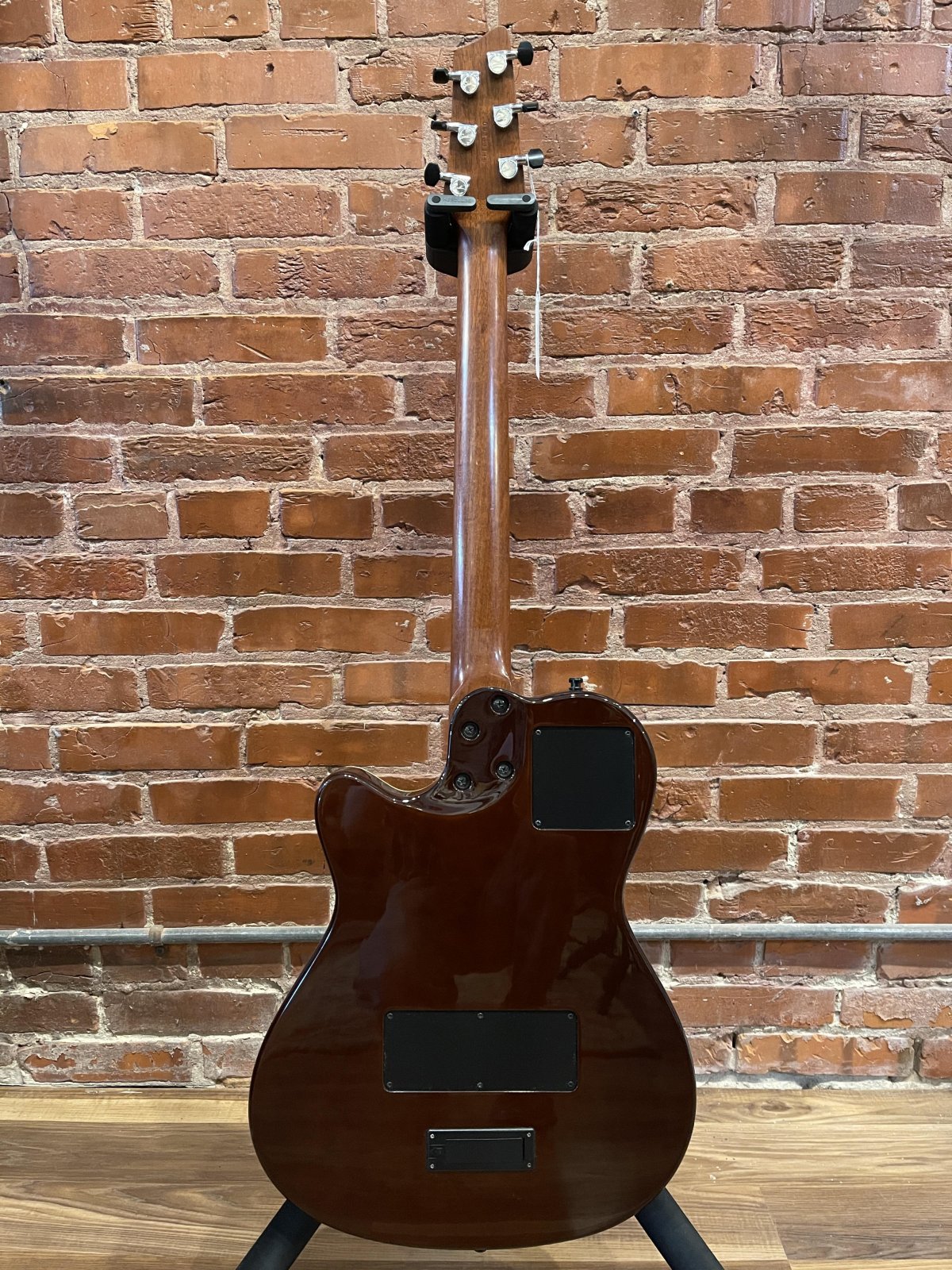 Godin AG Ultra HG Cognac Burst with hard case