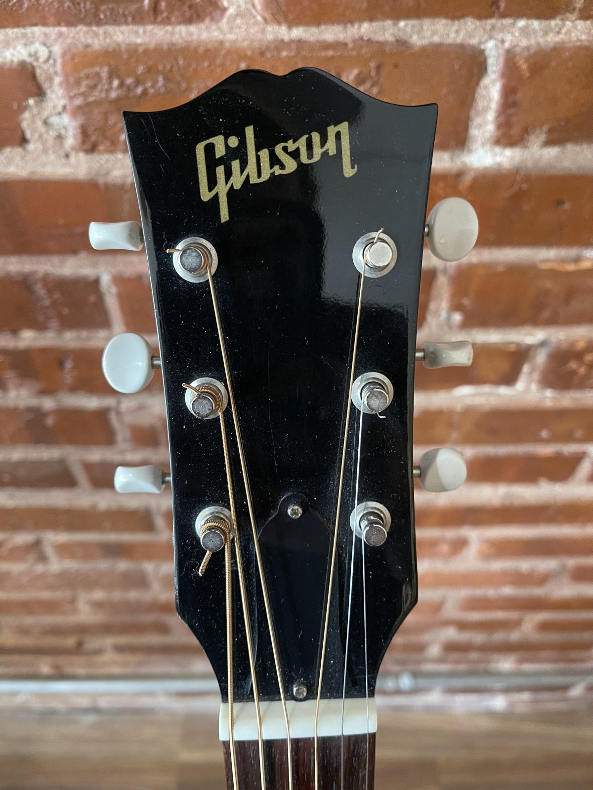 Gibson J-45 Acoustic Guitar 2006