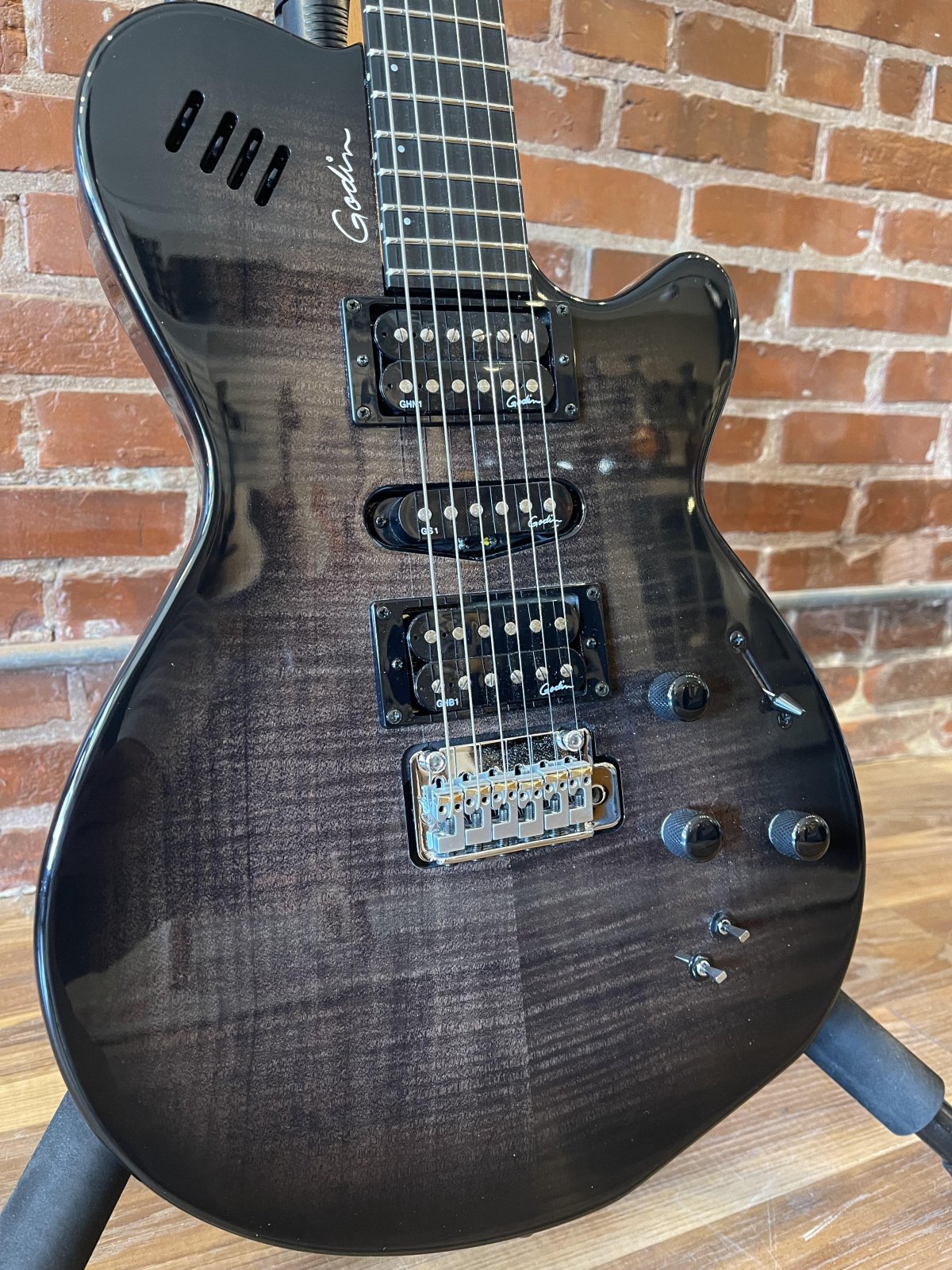 Godin xtSA Solid body Multi-Voice Guitar with gig bag