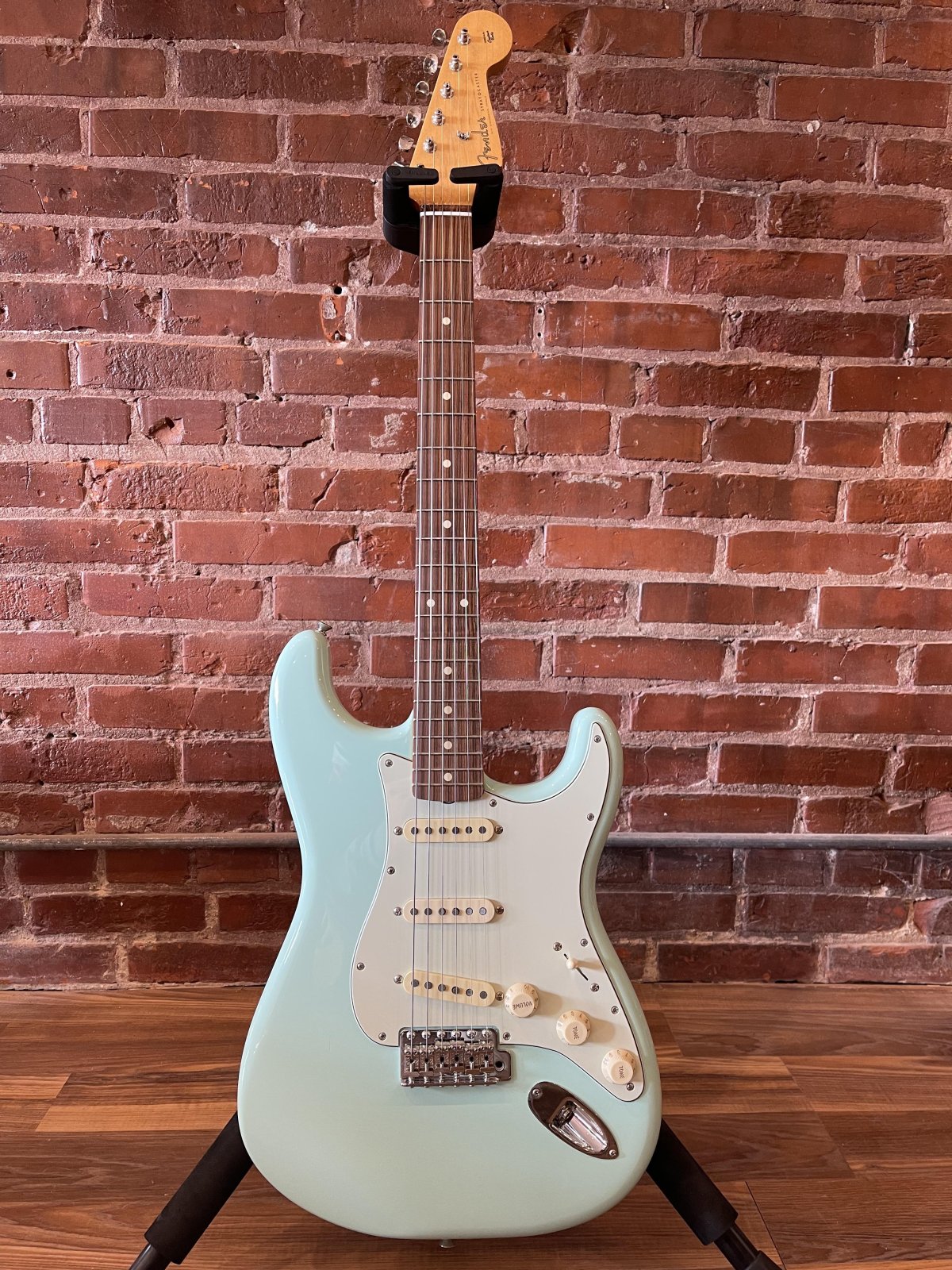 Fender Vintera '60s Stratocaster 2022 Surf Green with Fender Hard Case