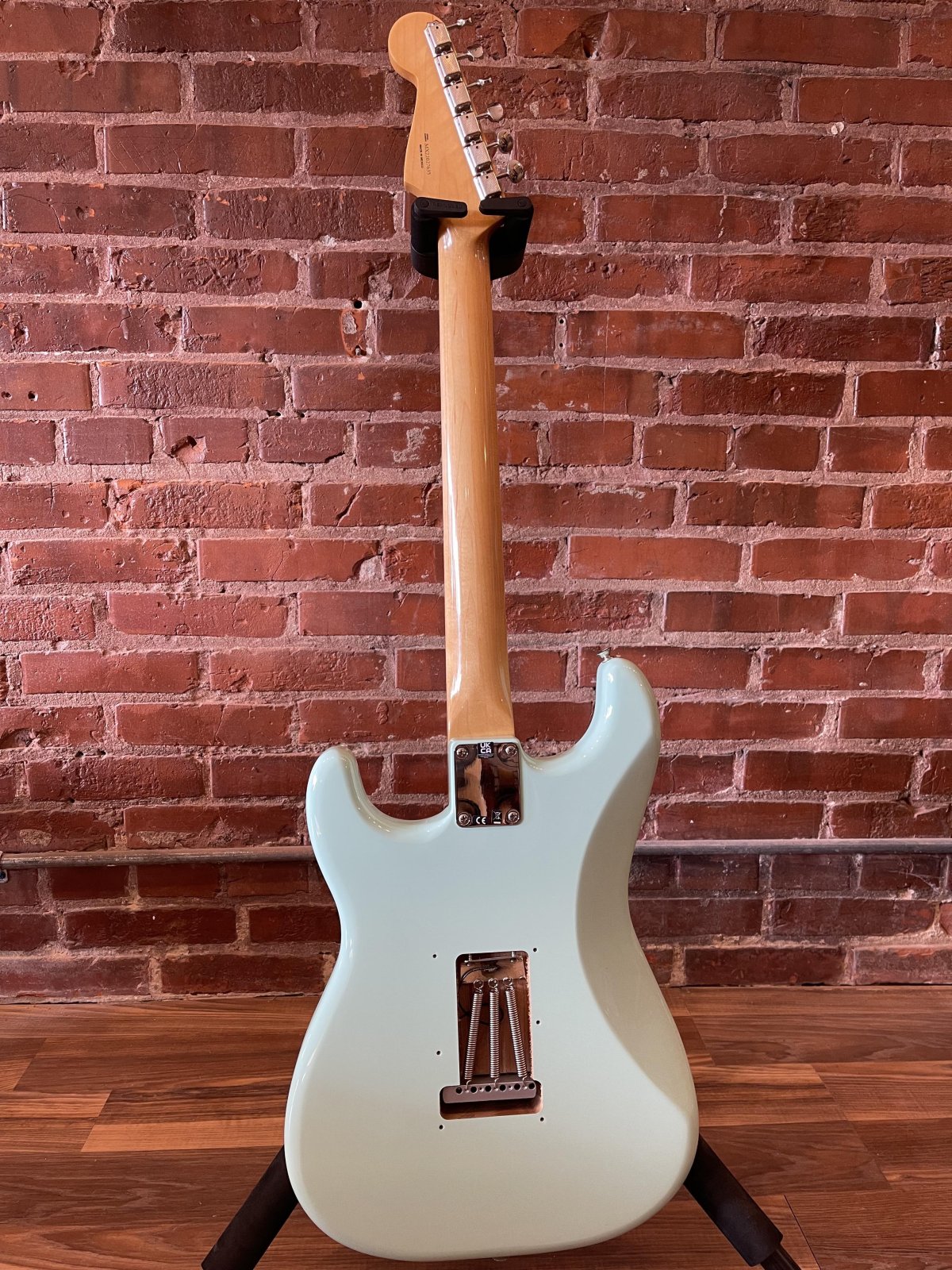 Fender Vintera '60s Stratocaster 2022 Surf Green with Fender Hard Case