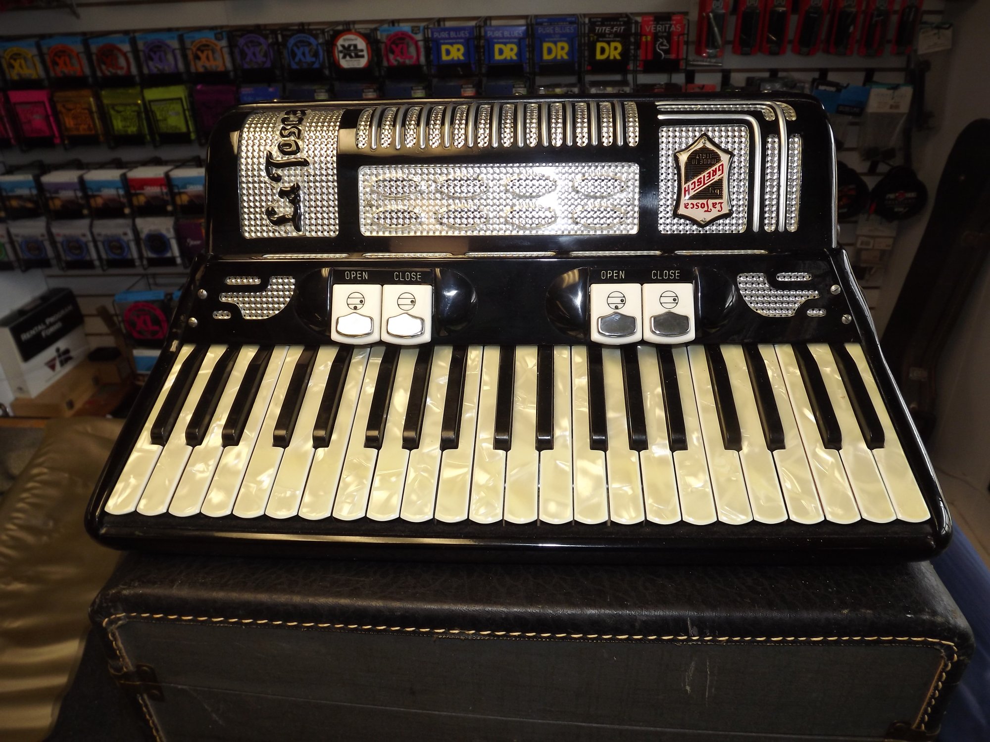 La Tosca Minuetta Italy Accordion & Case with Straps