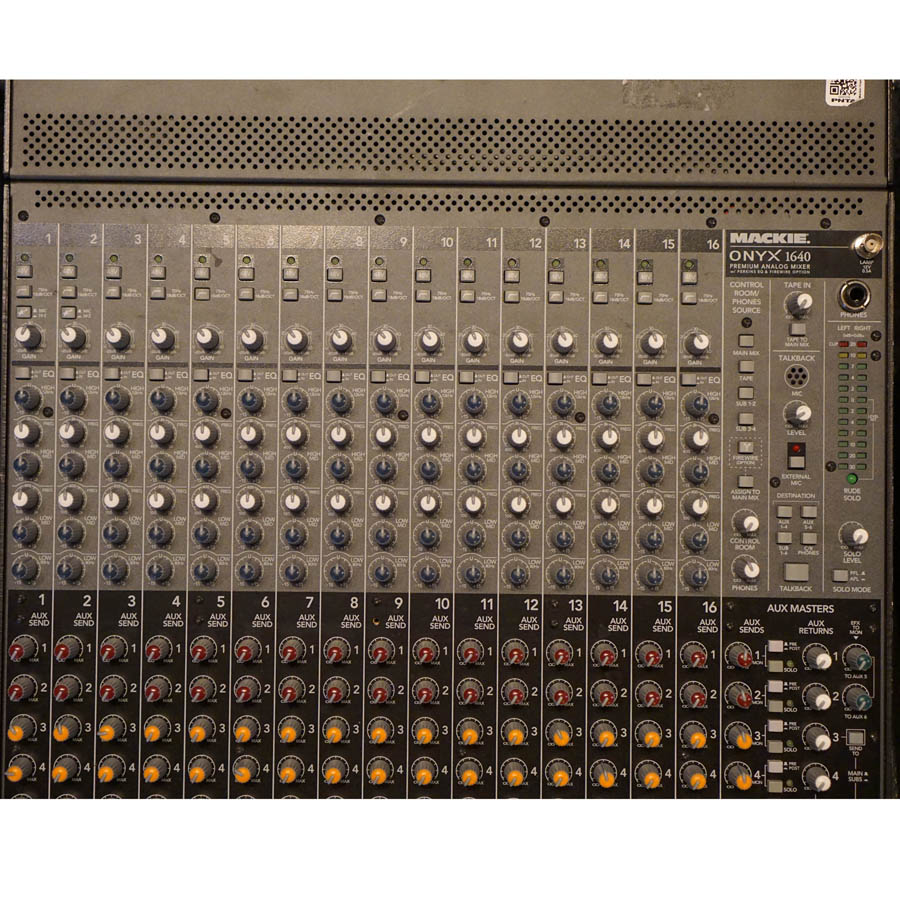 Mackie Onyx 1640 16-Channel Analog Mixer - Used
