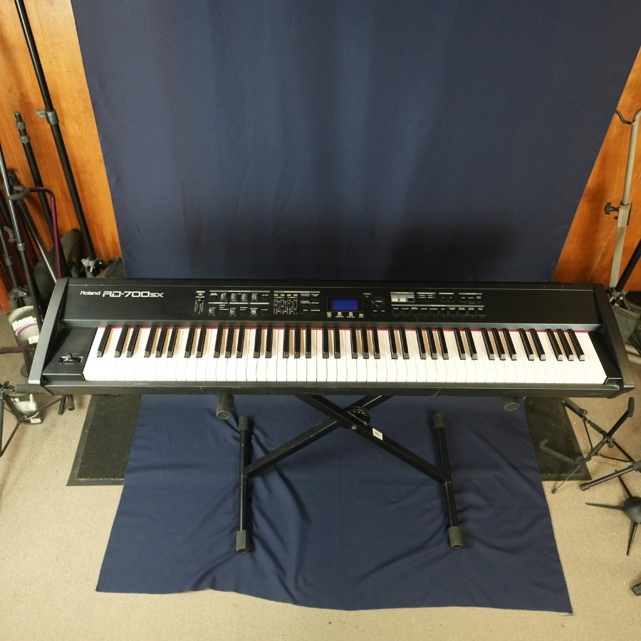 最終値下げ‼️ Roland ステージピアノ RD-700SX 専用ケース付き Roland RD-700SX 88-Key Digital Stage Piano - Used