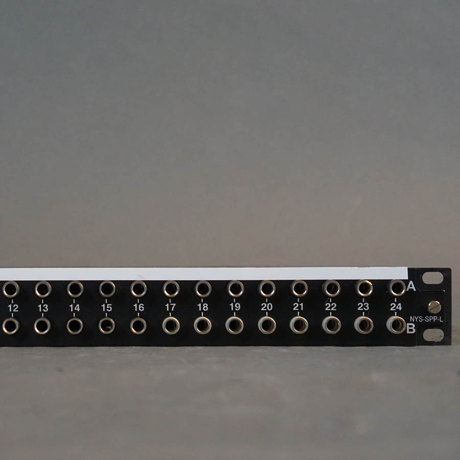 Neutrik NYS-SPP-L 48ポイント TRS バランスパッチベイ Neutrik 48-Point TRS Patchbay | Guitar Center
