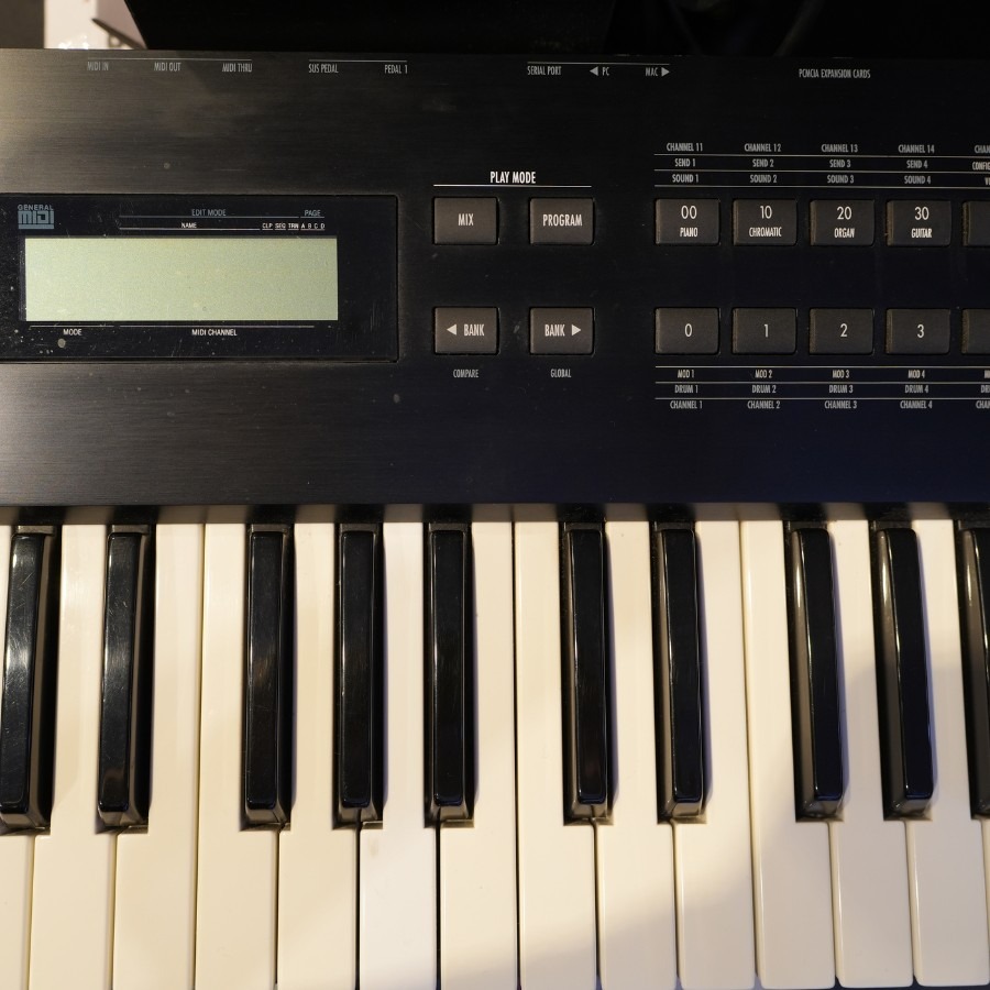 Alesis QS6.1 61-Key Digital Synthesizer/Workstation w/Bag (1999