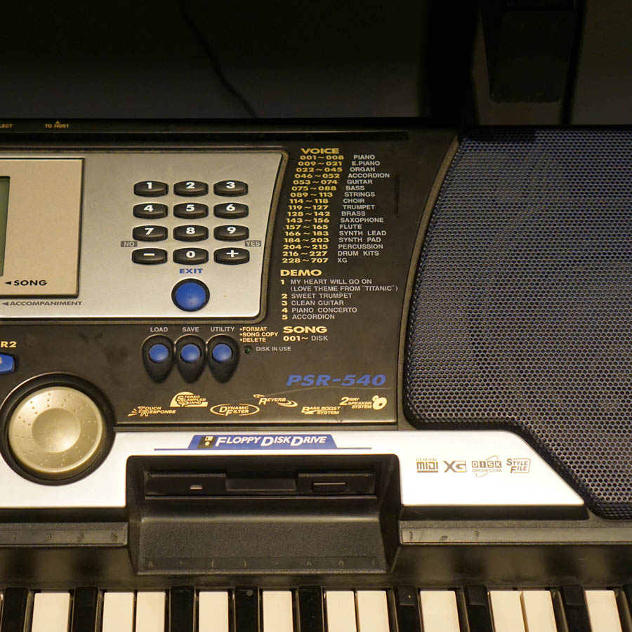 Yamaha PSR-540 61-Key Arranger Synthesizer - Used