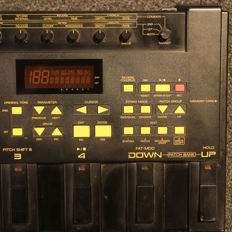 Roland GR-1 Guitar Synthesizer Pedal w/GK-2 Pickup and Expression