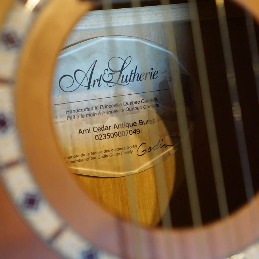 Art & Lutherie Ami Cedar Parlor Acoustic Antique Burst - Used