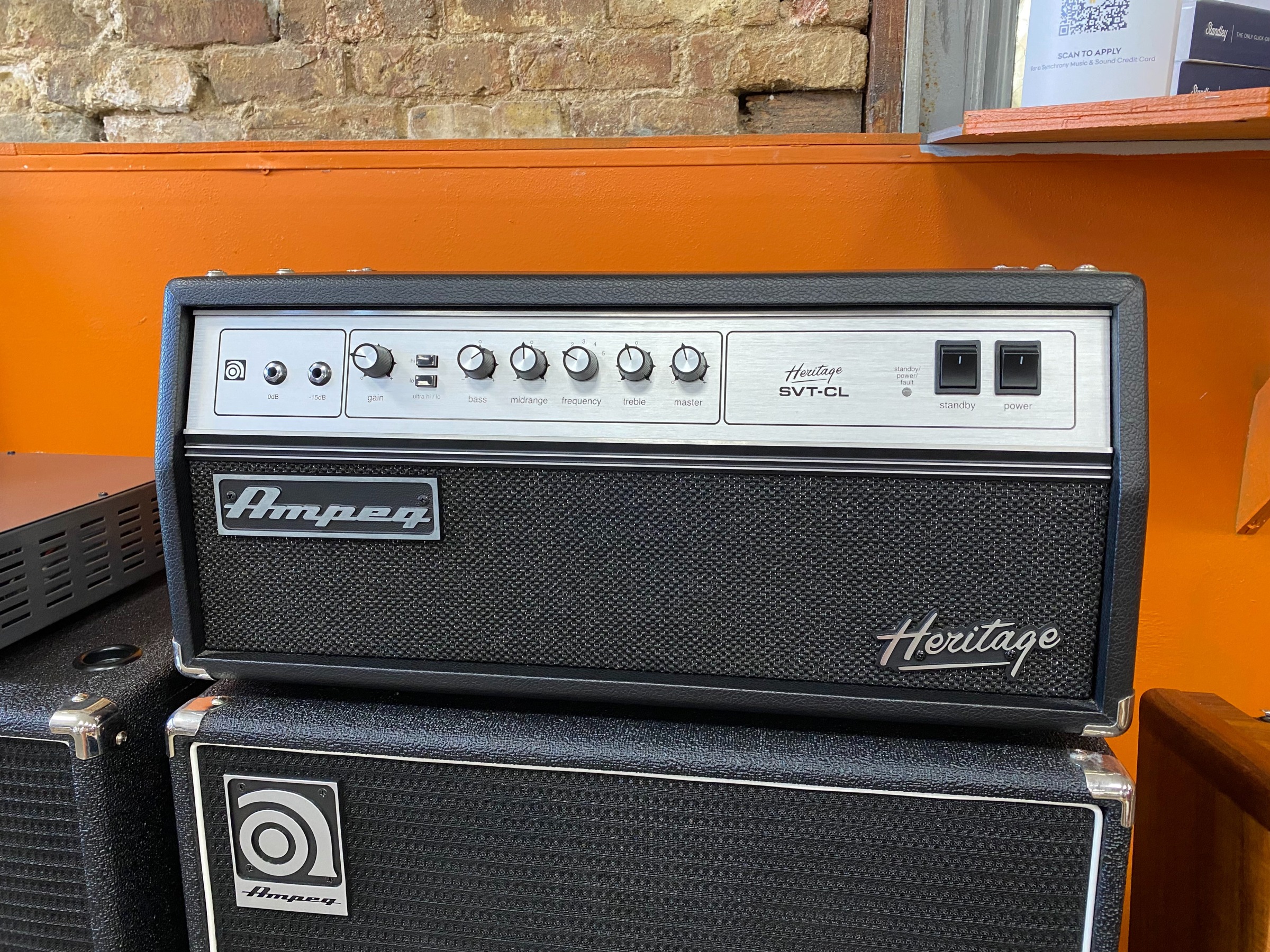 Ampeg Heritage SVT-CL 300-Watt Tube Bass Head
