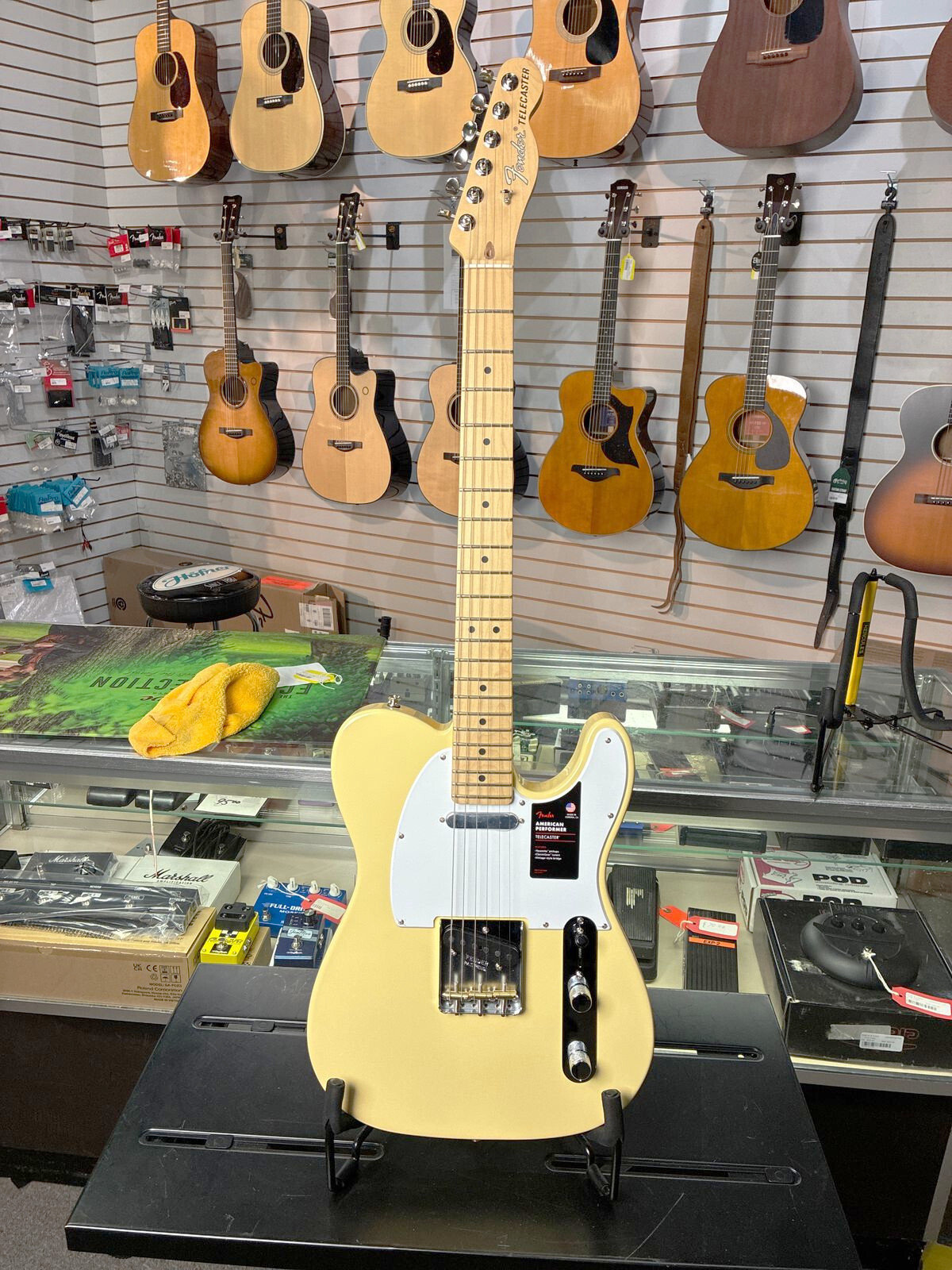 Fender  0115112341 American Performer Telecaster, Maple Fingerboard - Vintage White