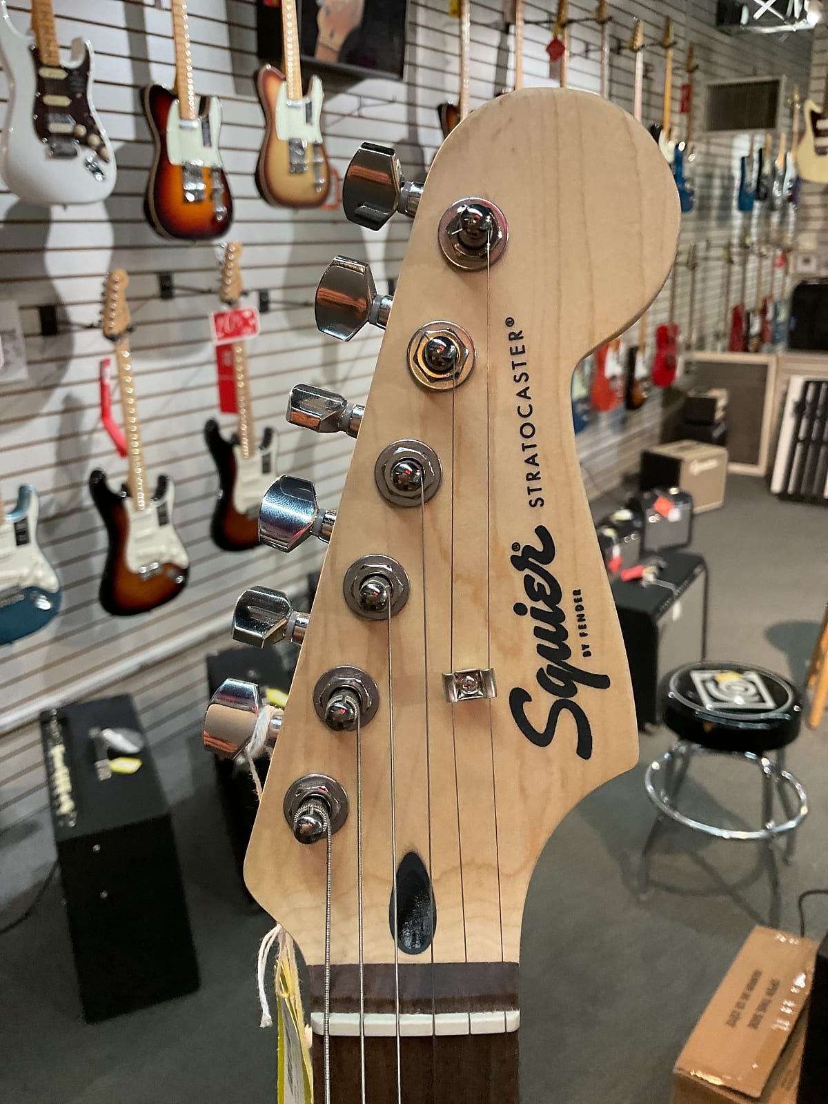 Squier Sonic® Stratocaster® Laurel Fingerboard, Black Pickguard