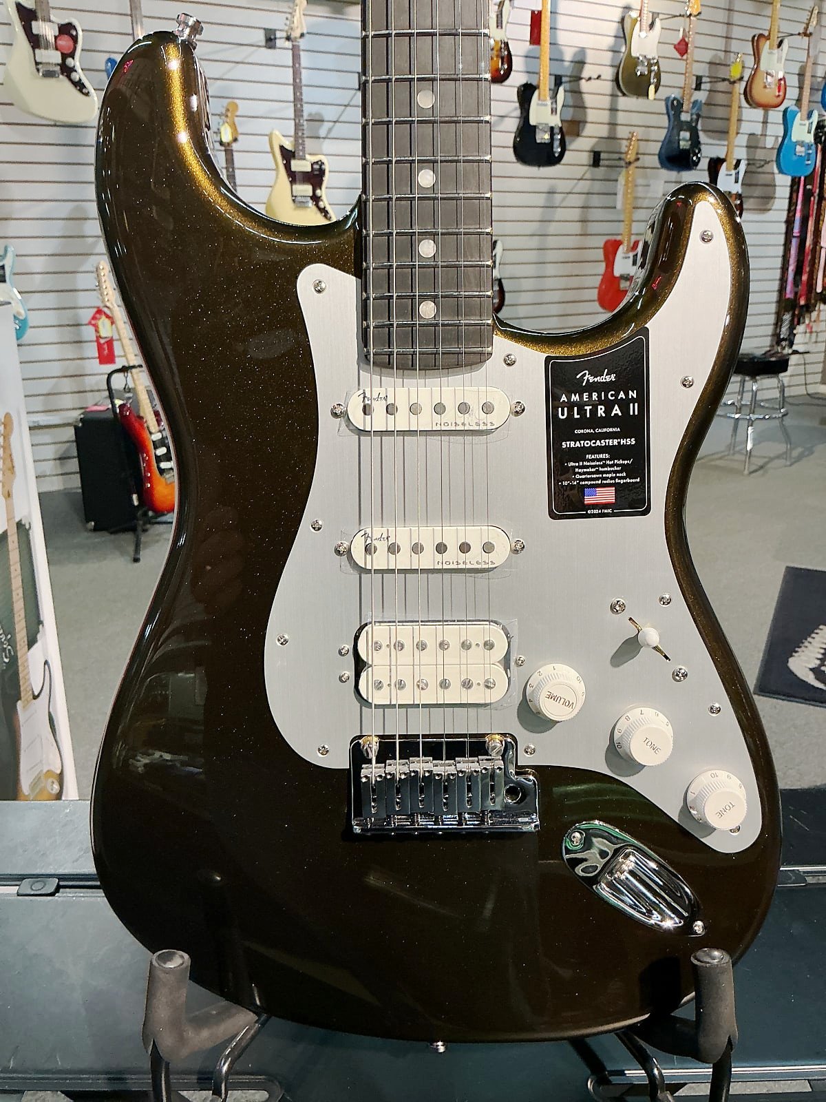 Fender 0119151790 American Ultra II Stratocaster® HSS, Ebony