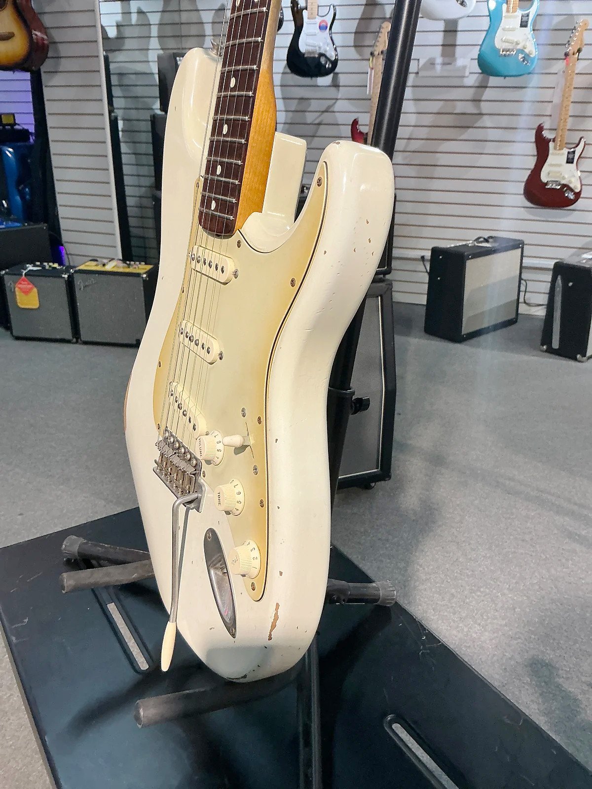 Fender 2009 Road Worn® '60s Stratocaster®, Rosewood