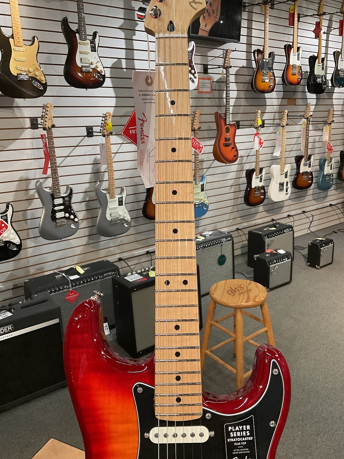 Fender 0144552531 Player Stratocaster Plus Top, Maple