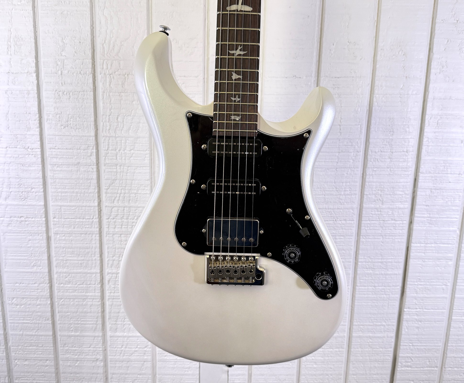 s PRS SE LTD Edition Standard 24 White Pearl | Guitarguitar