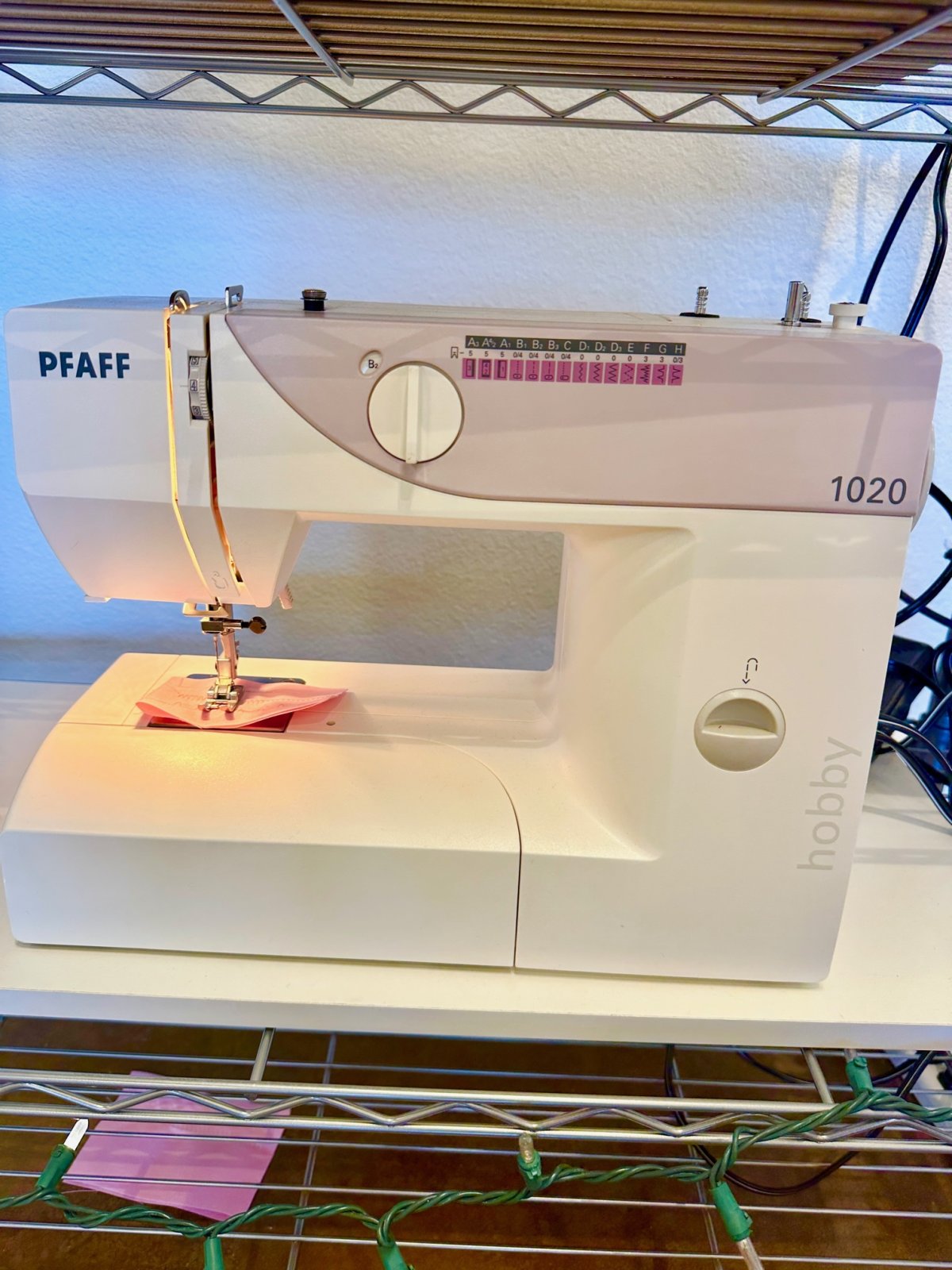 USED** Pfaff 1020 Mechanical Sewing machine