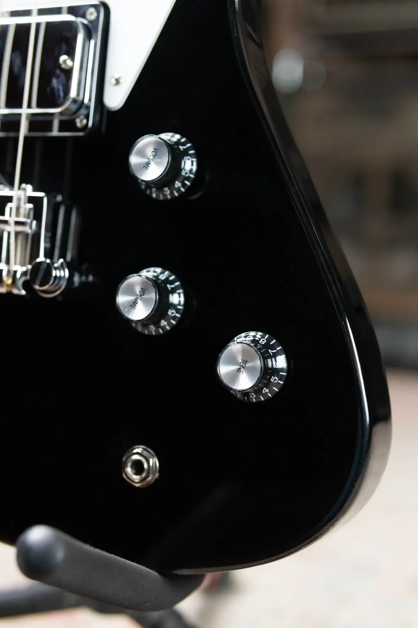 Gibson Non-Reverse Thunderbird Bass - Ebony with Hardshell Case