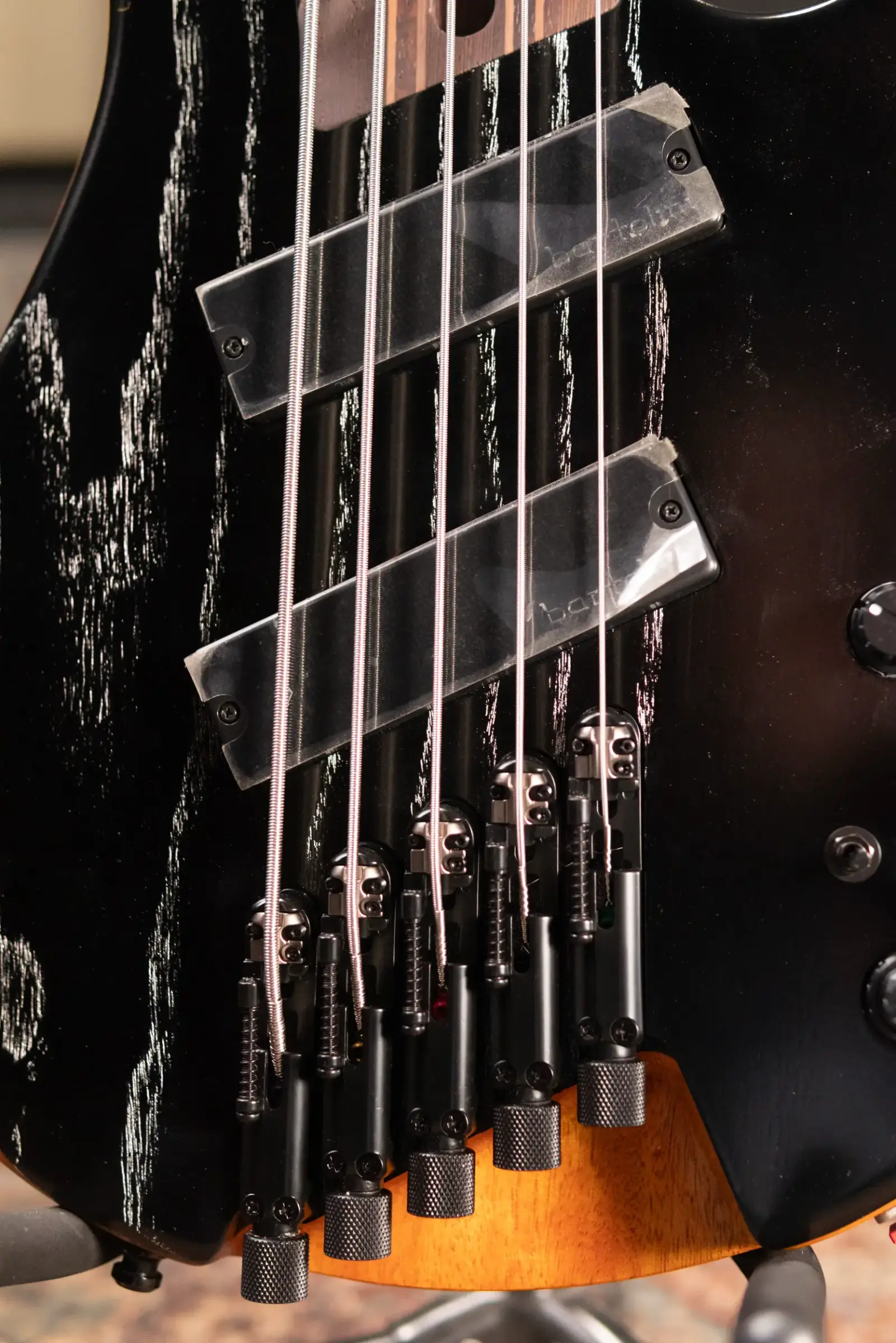 EHB–1005MS Ibanez EHB1005MS 5-String Multi-Scale Ergonomic Headless