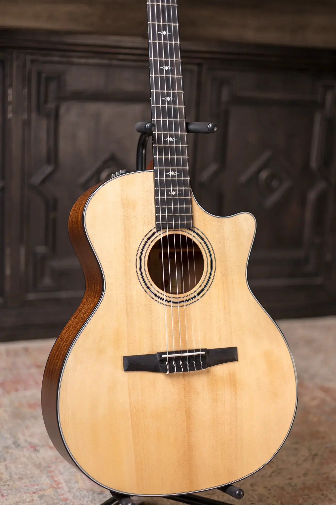 Taylor 314ce-N Nylon Grand Auditorium Acoustic/Electric with